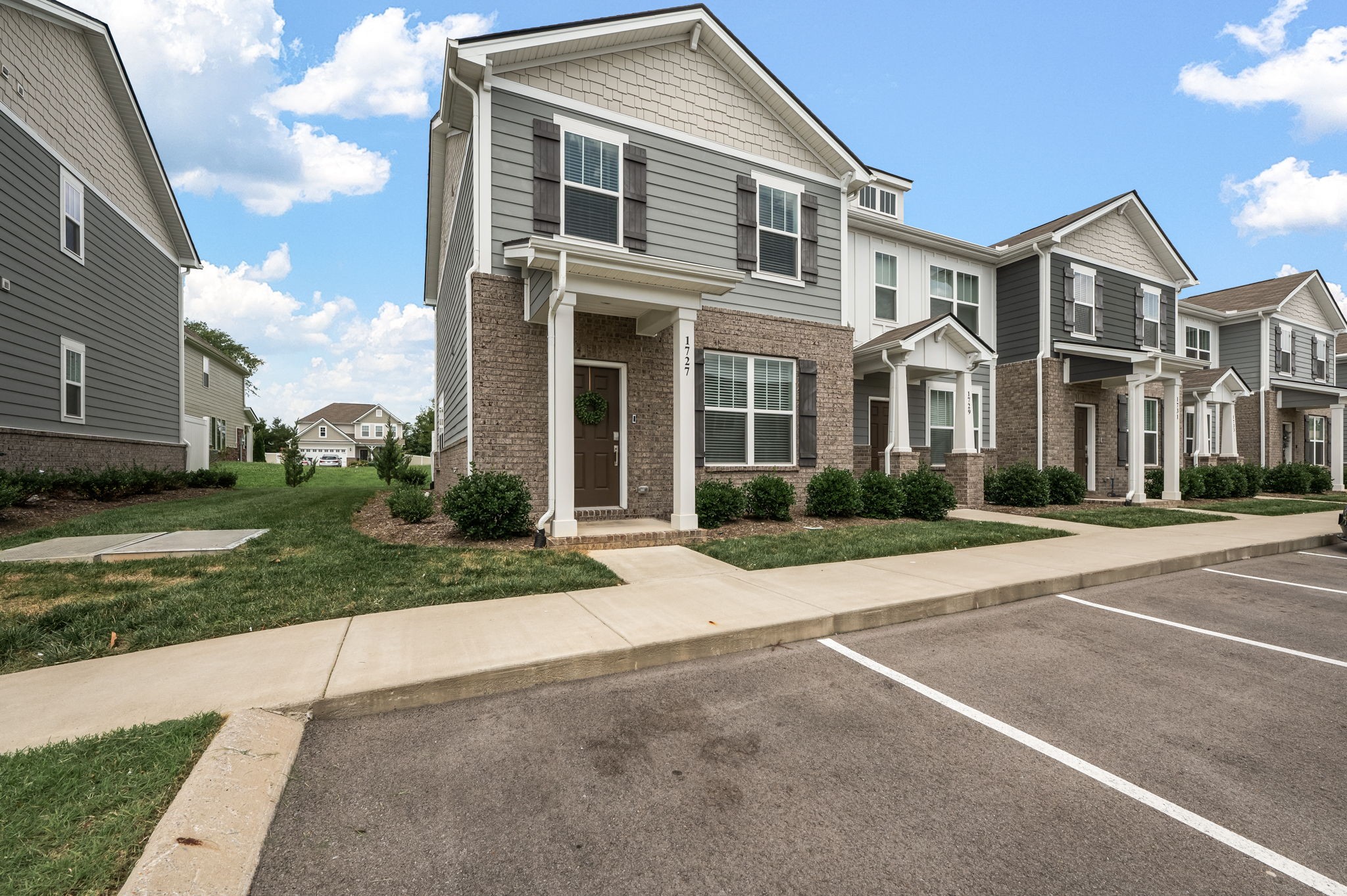 Photo 3 of 29 of 1727 Frodo Way townhome