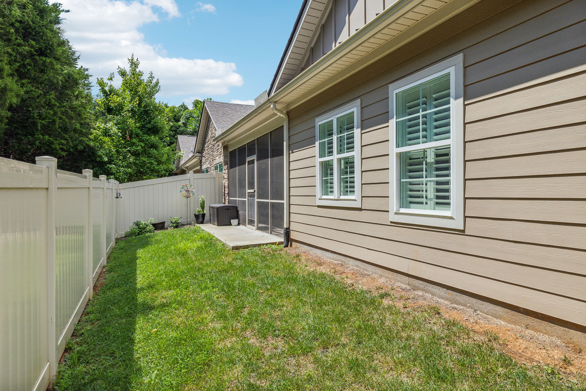 Photo 26 of 28 of 2527 Bridgeway St townhome