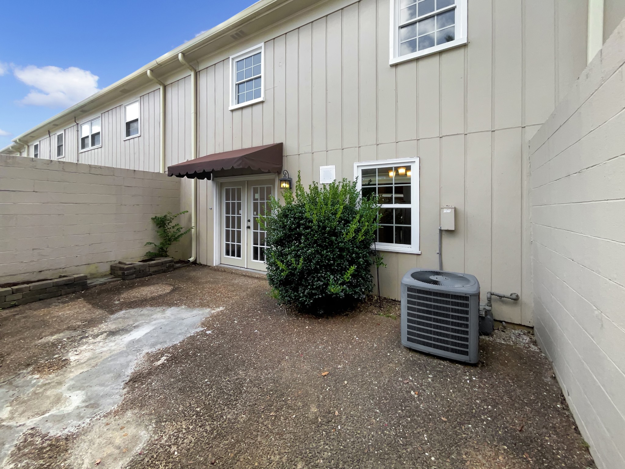 Photo 5 of 17 of 204 Plantation Ct townhome