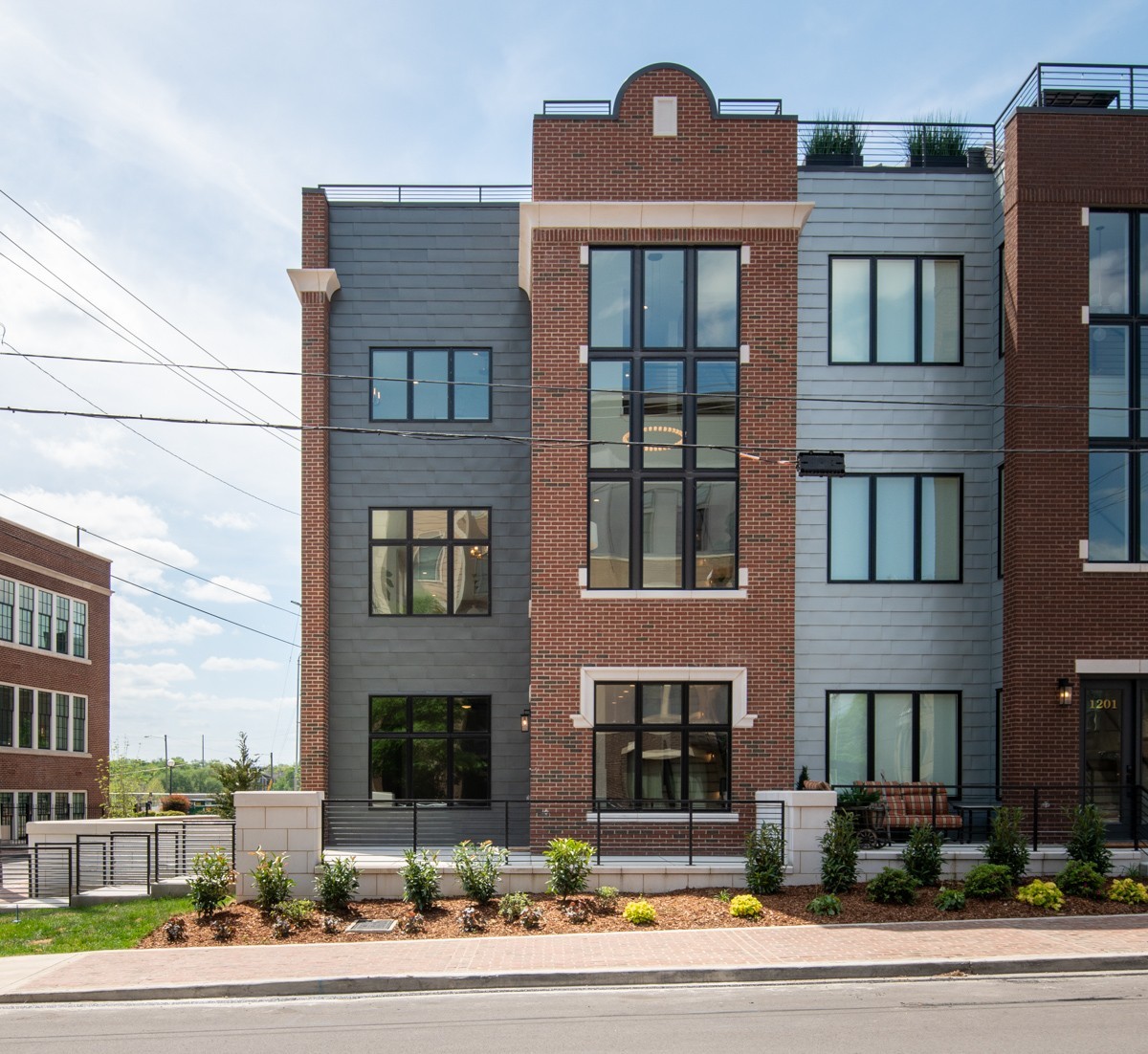 Photo 2 of 43 of 600 Madison St townhome