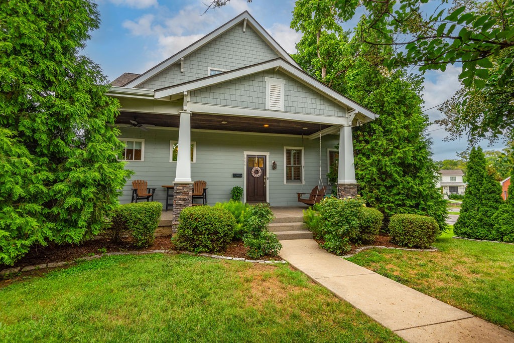 Photo 1 of 52 of 906 Acklen Ave house