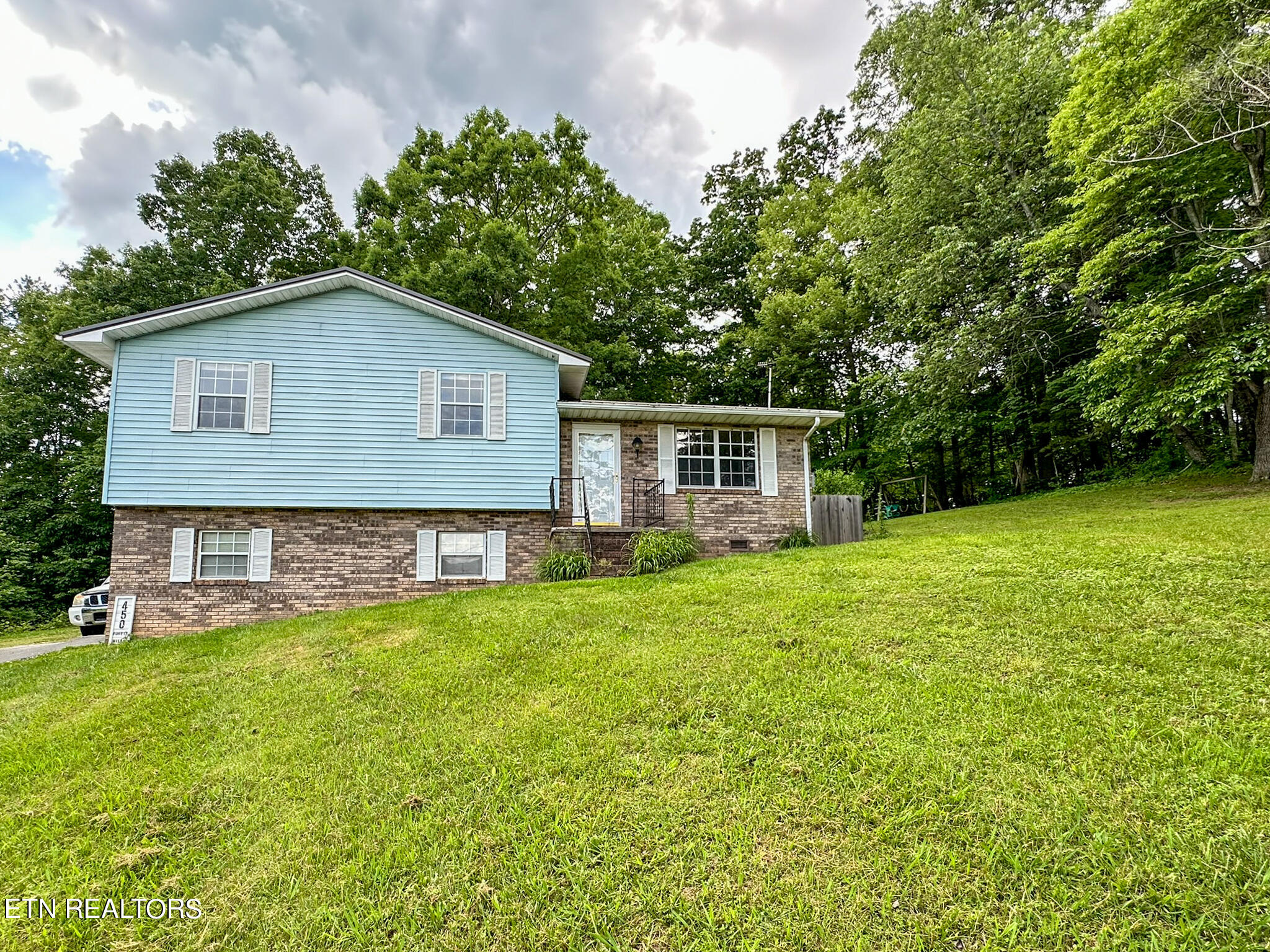 Photo 2 of 46 of 450 Forest Hills Drive house