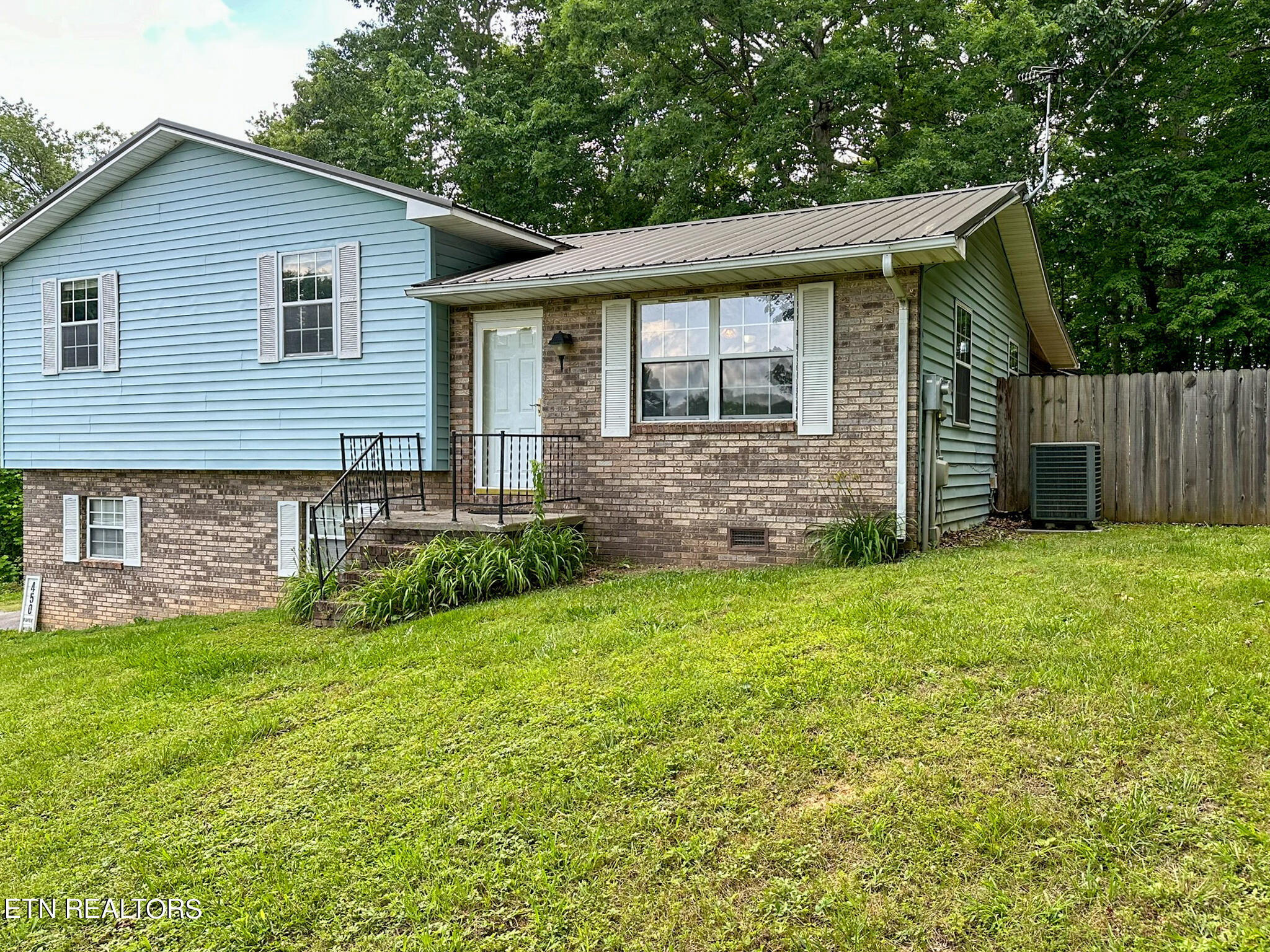 Photo 3 of 46 of 450 Forest Hills Drive house