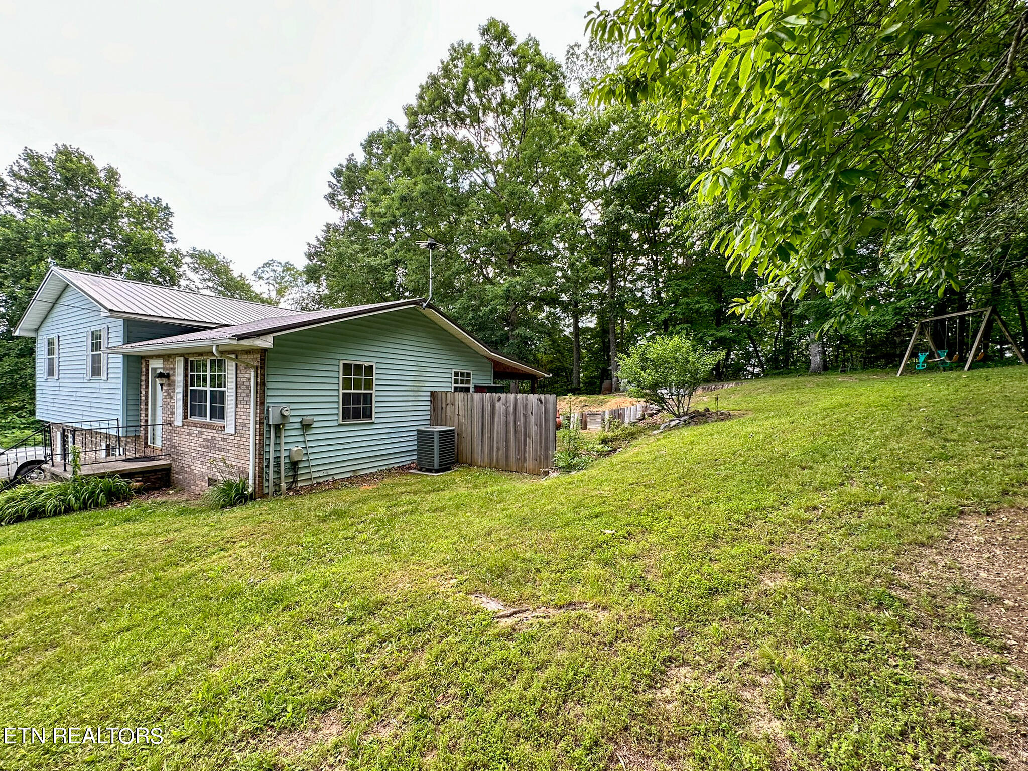 Photo 4 of 46 of 450 Forest Hills Drive house