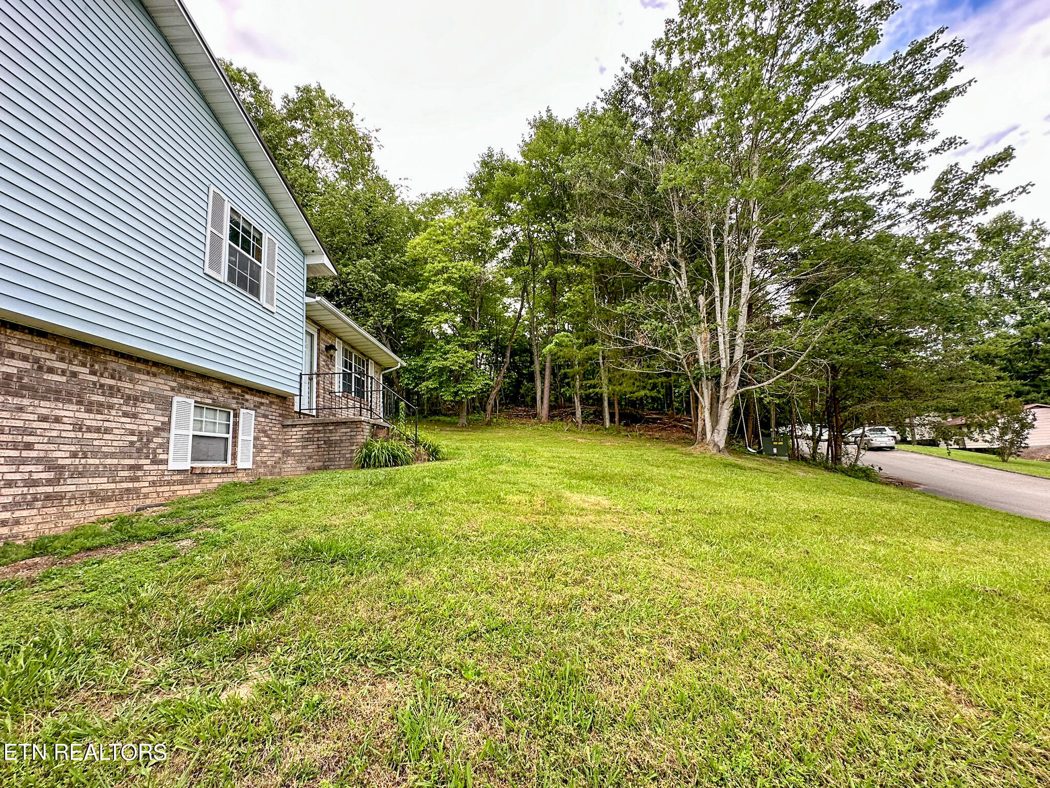 Photo 5 of 46 of 450 Forest Hills Drive house