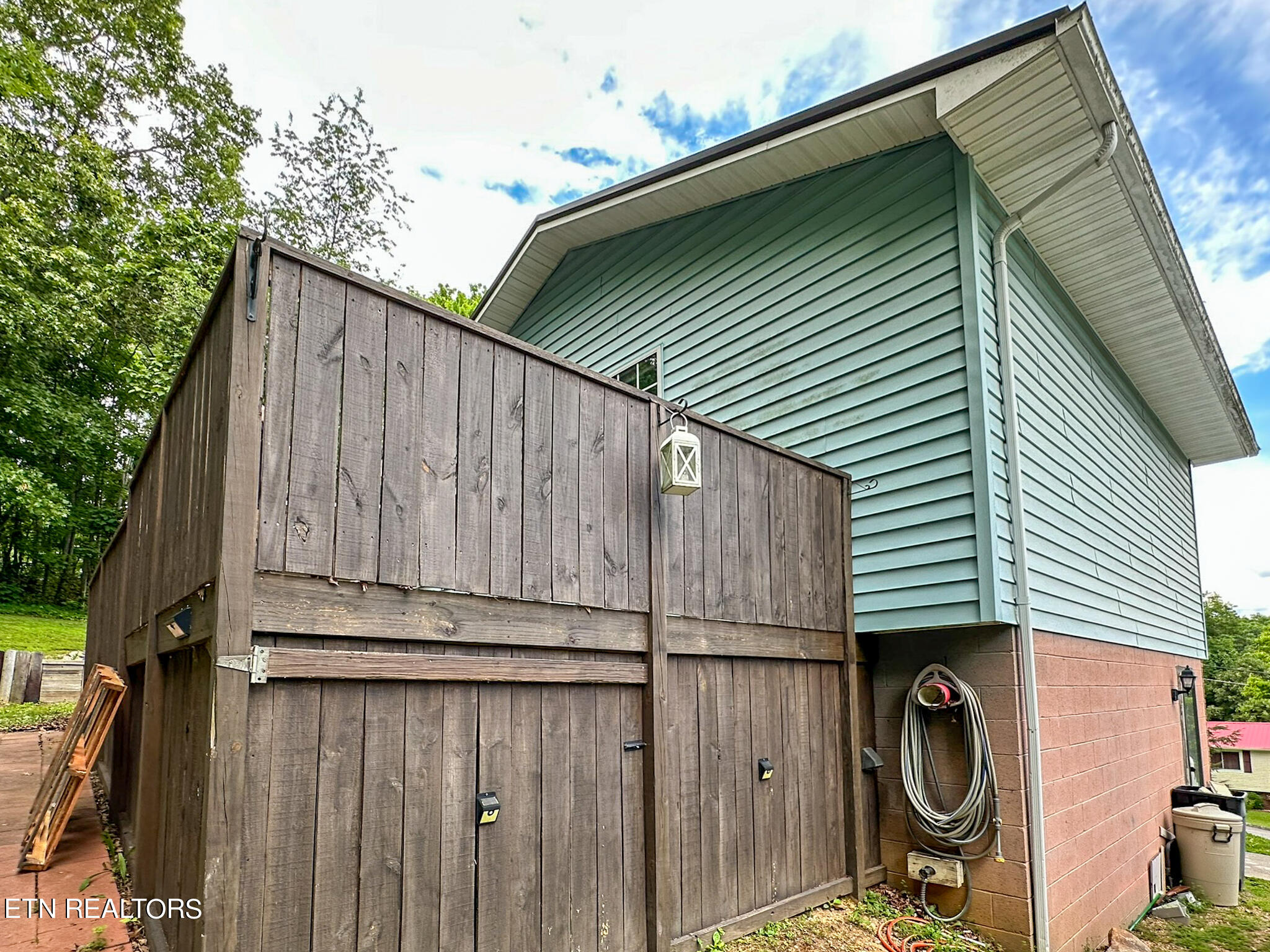 Photo 6 of 46 of 450 Forest Hills Drive house