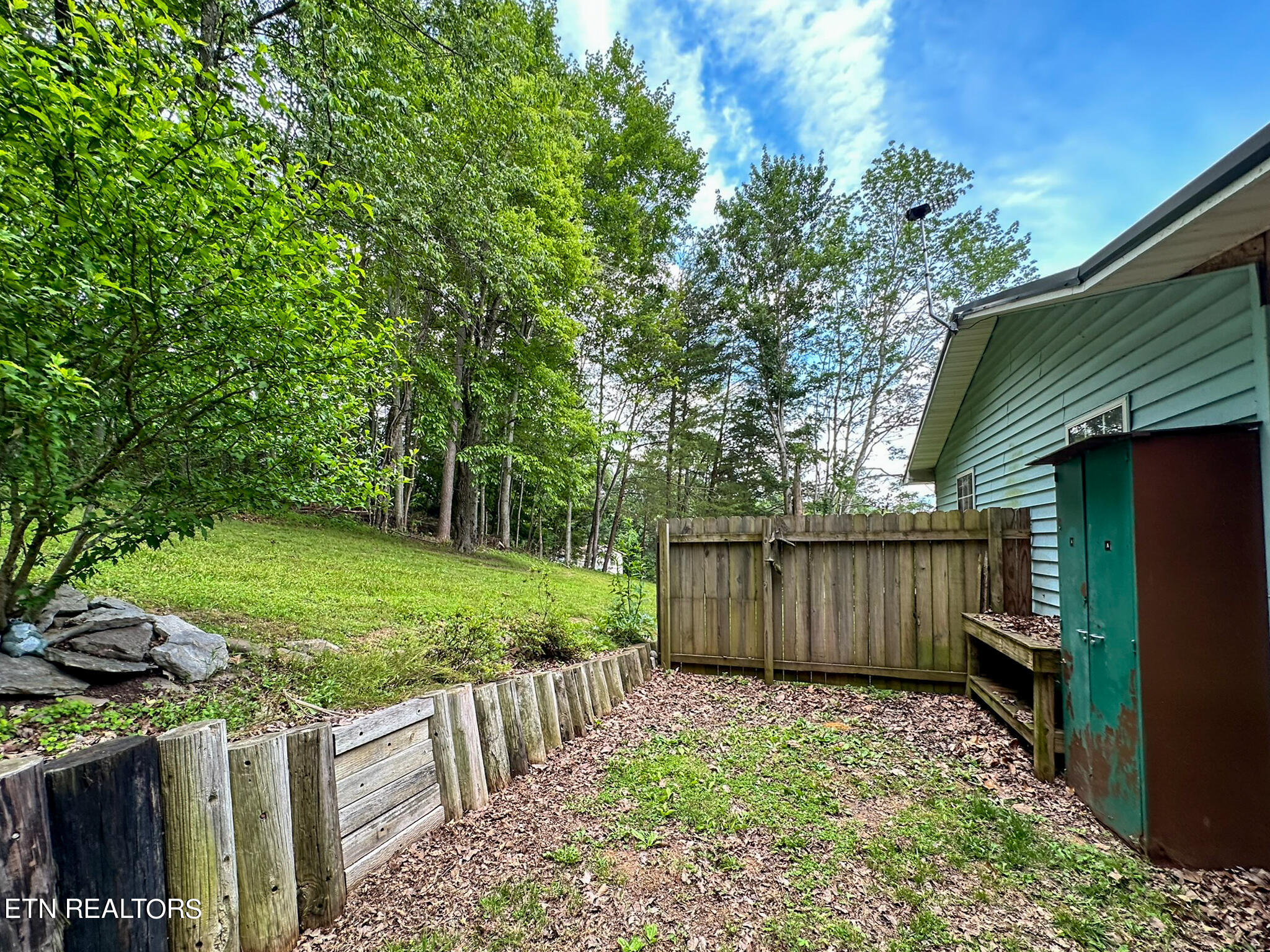 Photo 7 of 46 of 450 Forest Hills Drive house