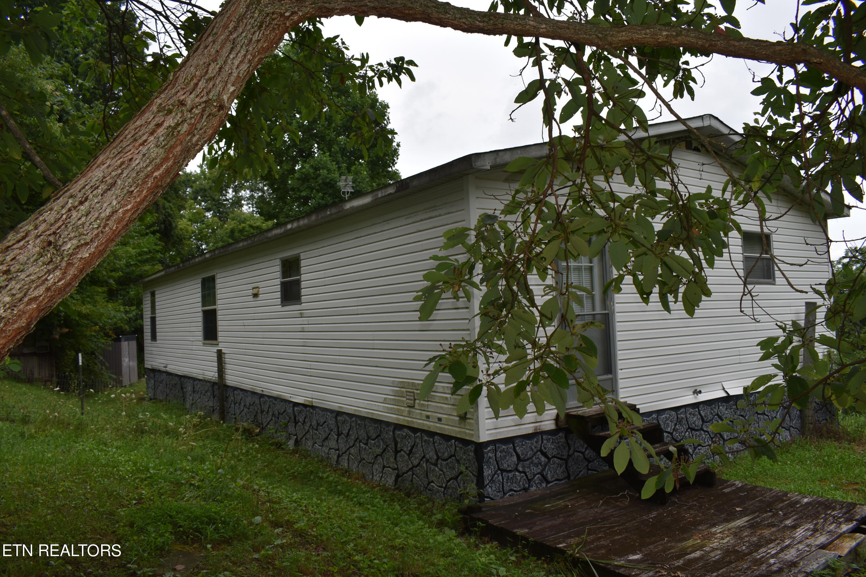 Photo 4 of 20 of 687 Cupp Ridge Rd mobile home