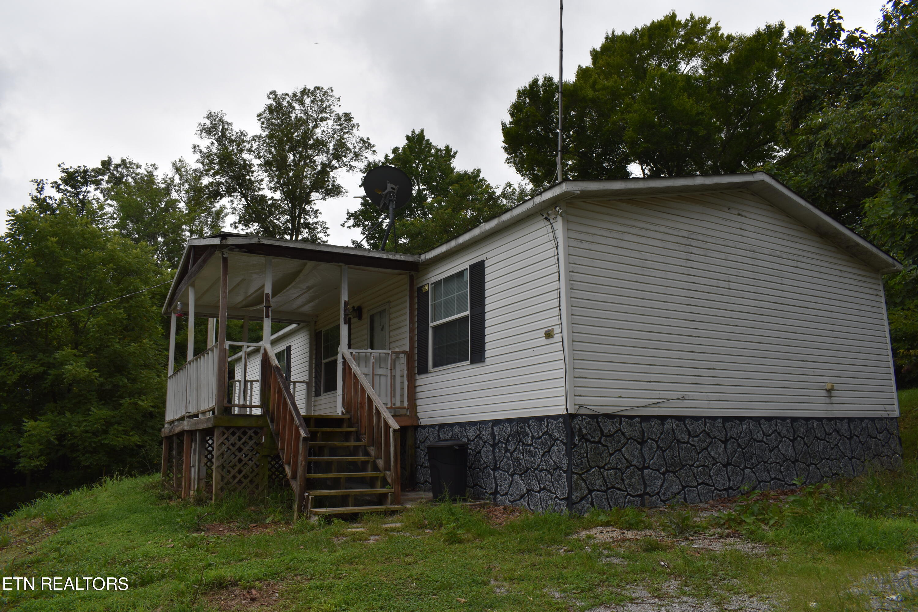 Photo 6 of 20 of 687 Cupp Ridge Rd mobile home