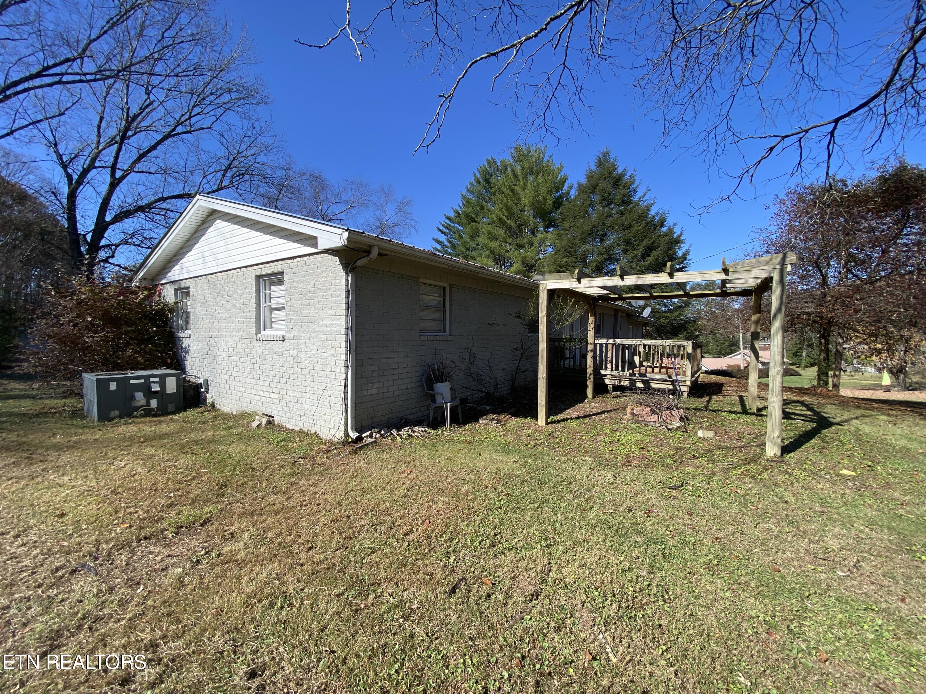 Photo 4 of 41 of 1821 Marcum Rd house