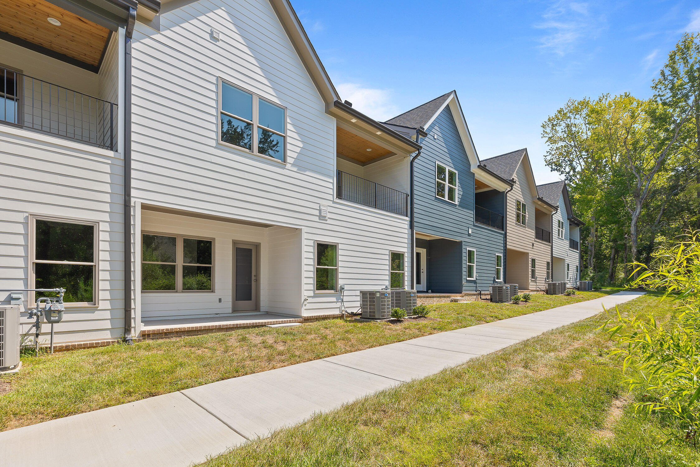 Photo 3 of 40 of 9698 Dutton Ln townhome