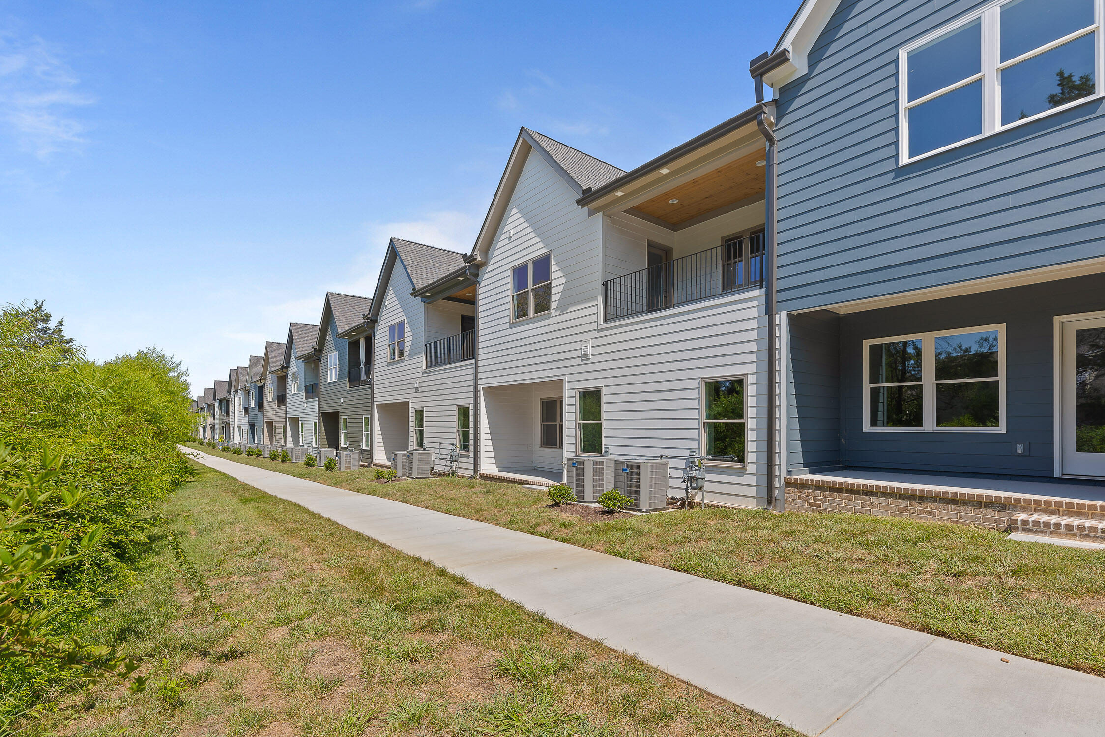 Photo 4 of 40 of 9698 Dutton Ln townhome