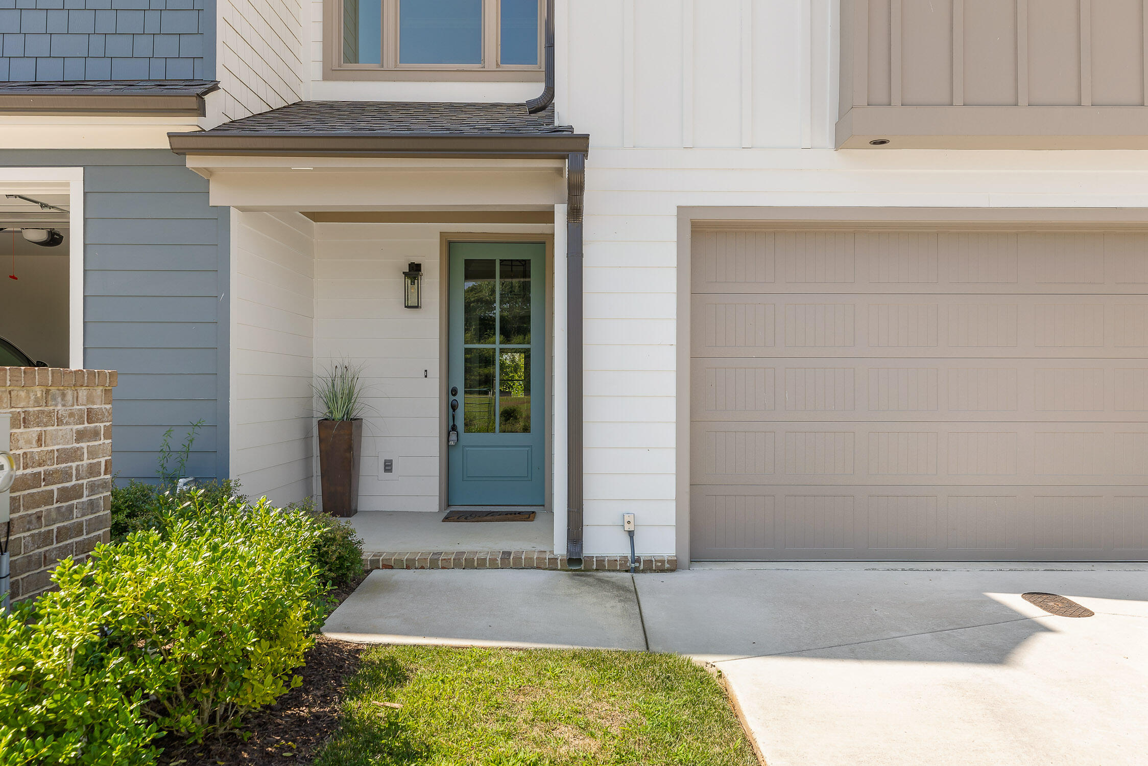 Photo 3 of 32 of 9630 Dutton Ln townhome