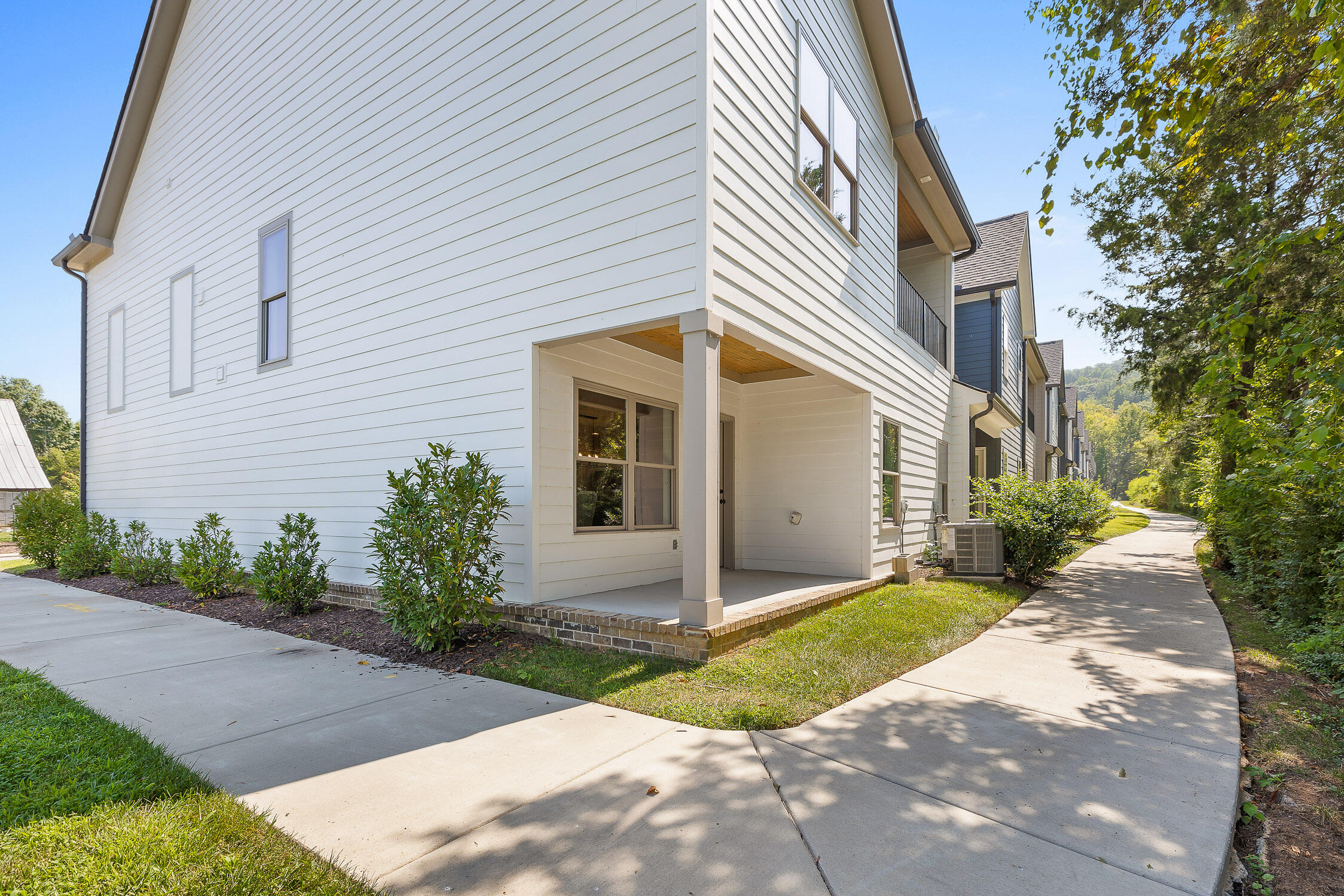 Photo 4 of 32 of 9630 Dutton Ln townhome