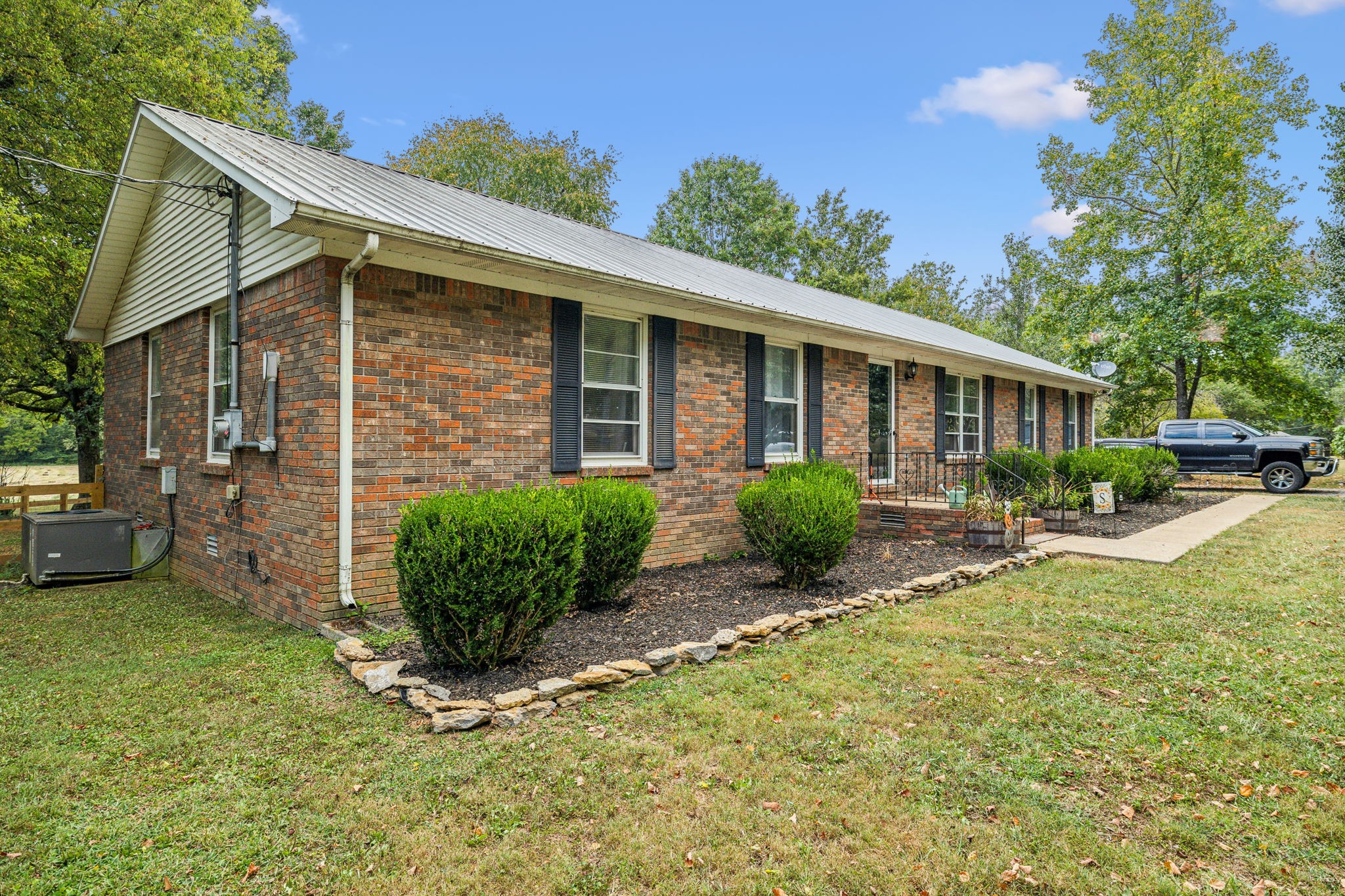 Photo 3 of 43 of 923 Leatherwood Creek Rd N house