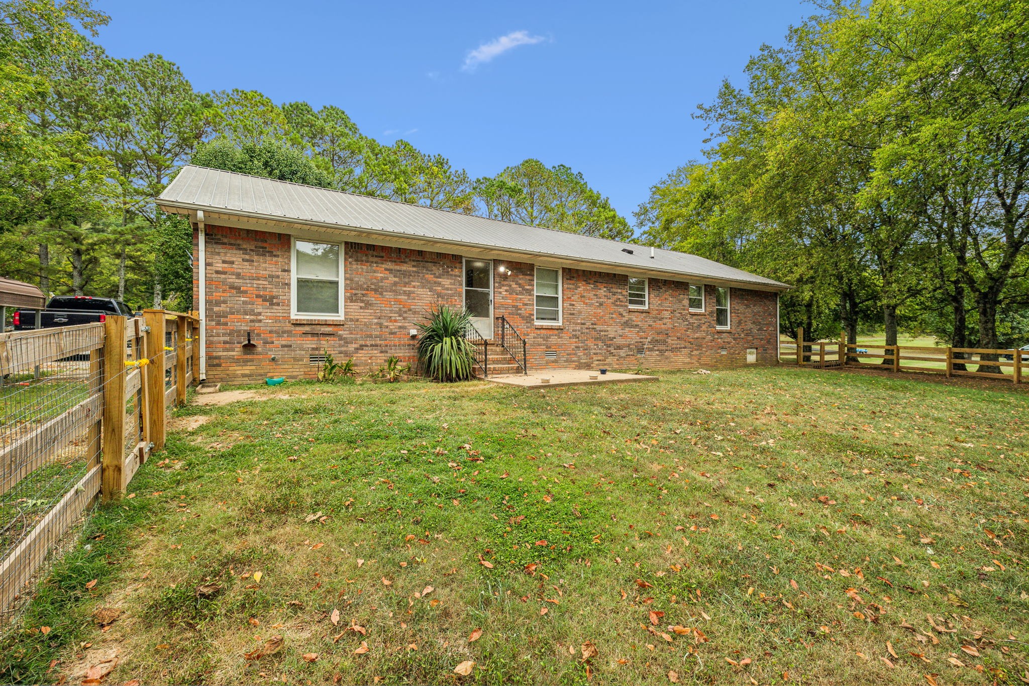 Photo 41 of 43 of 923 Leatherwood Creek Rd N house