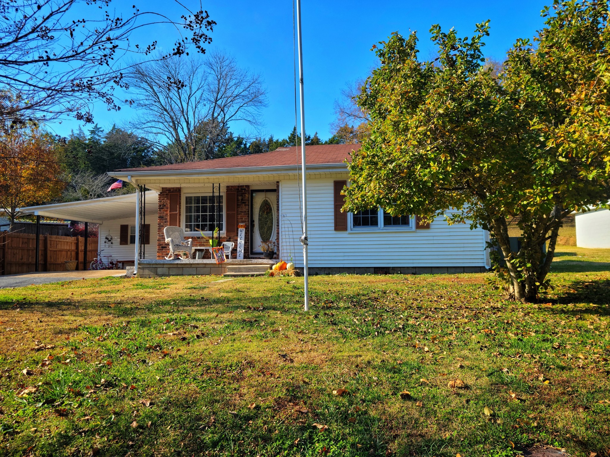 Photo 8 of 10 of 432 Valley View Dr house