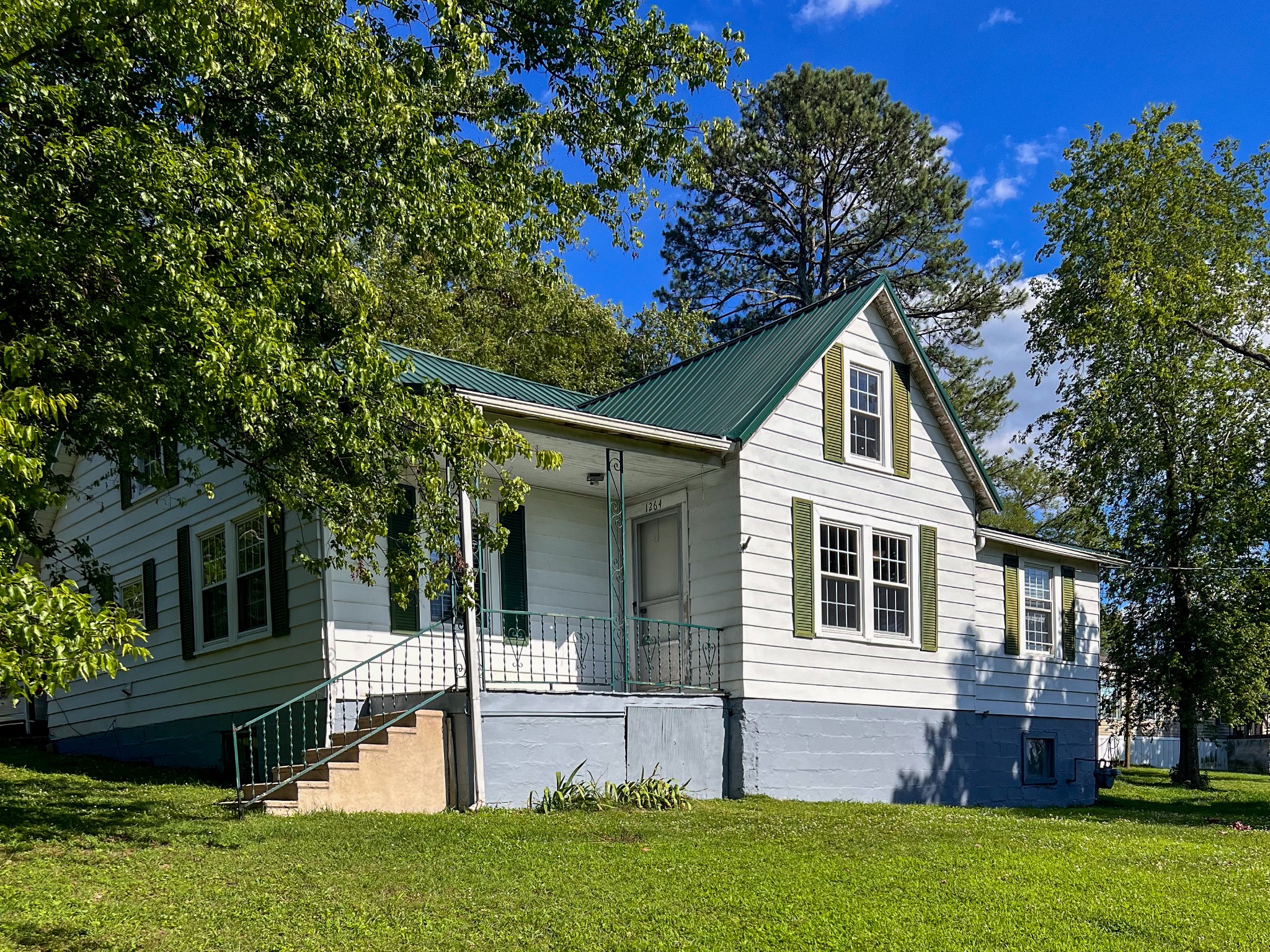 Photo 5 of 22 of 1264 E College St house