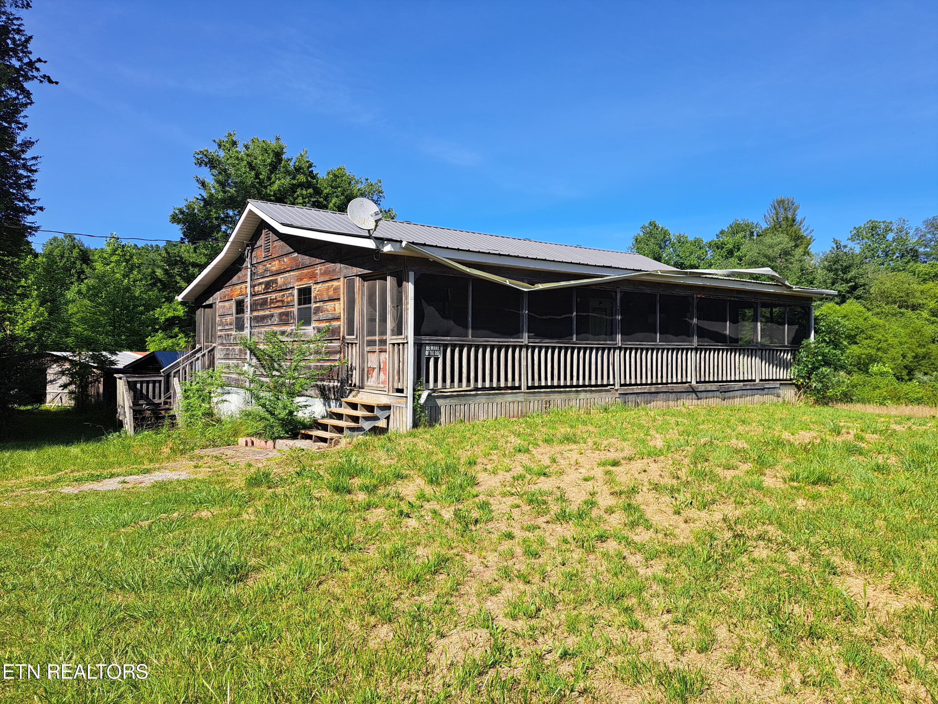 Photo 4 of 17 of 739 Nydeck Rd house