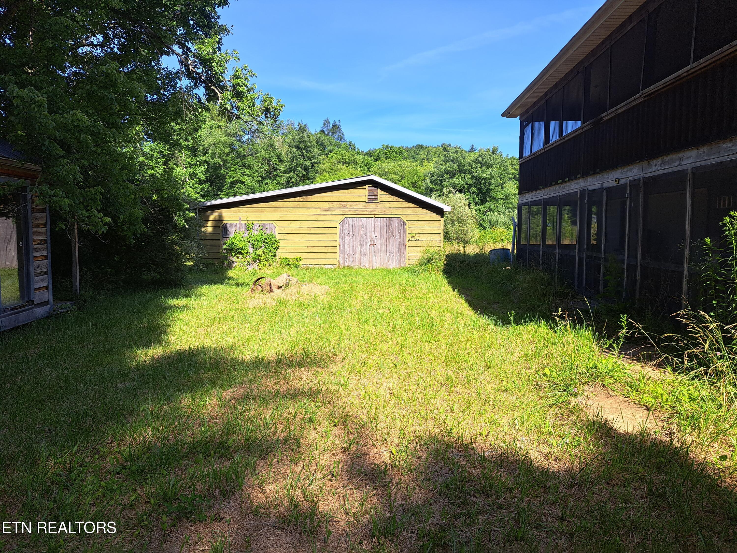 Photo 6 of 17 of 739 Nydeck Rd house