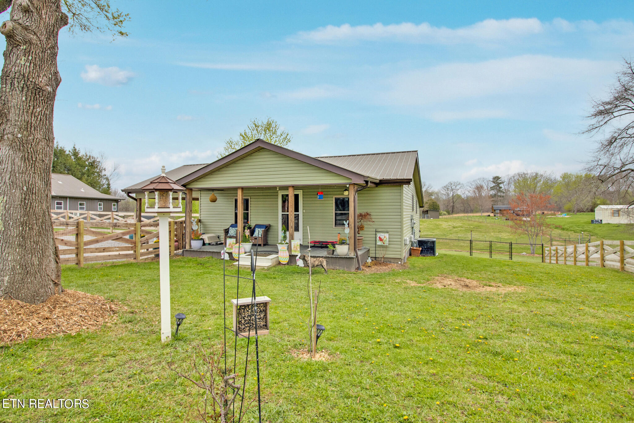 Photo 2 of 43 of 289 Westel Rd house