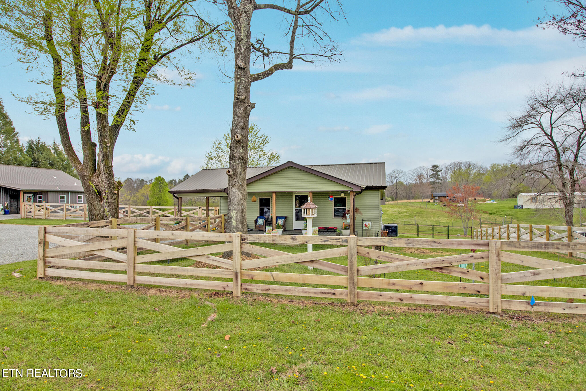 Photo 3 of 43 of 289 Westel Rd house