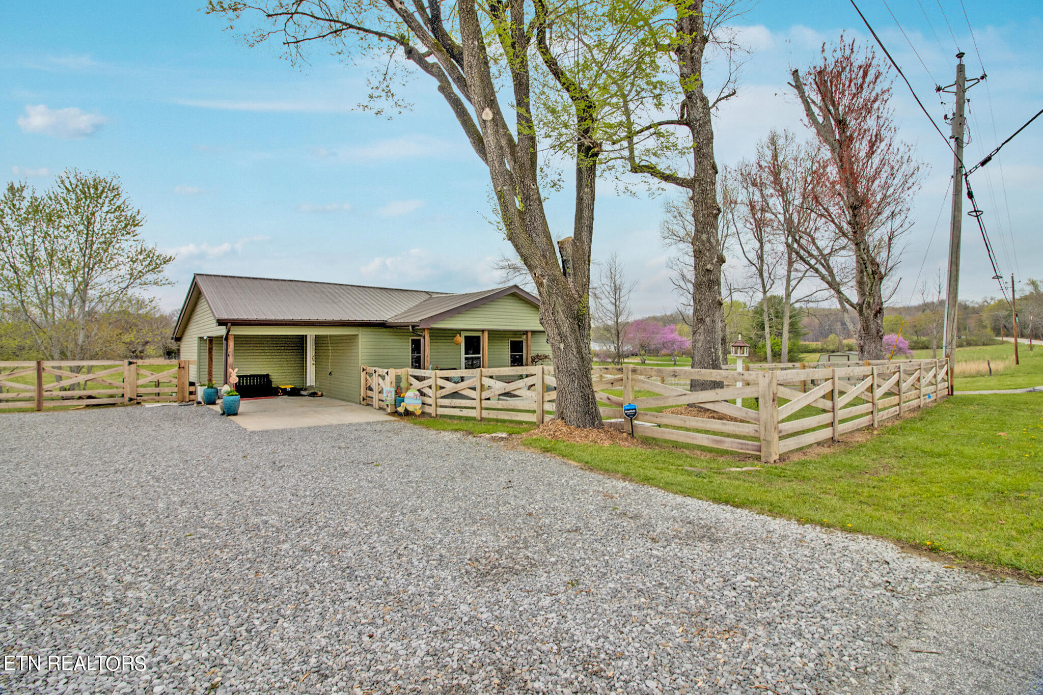 Photo 4 of 43 of 289 Westel Rd house