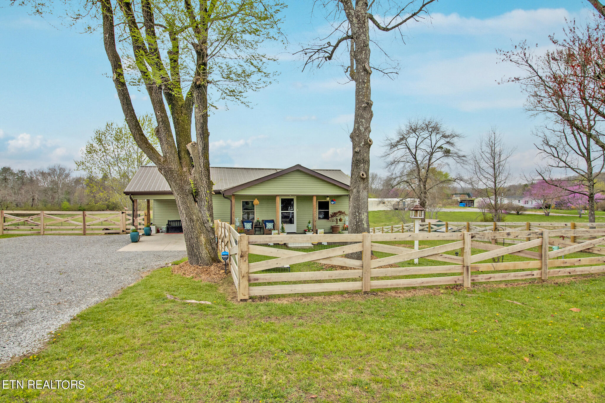 Photo 5 of 43 of 289 Westel Rd house