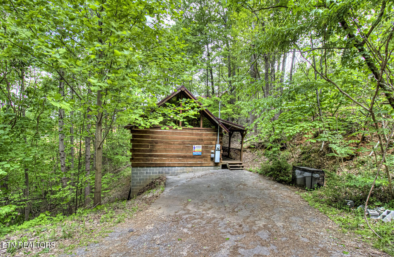 Photo 1 of 19 of 1325 Ridgefield Drive house