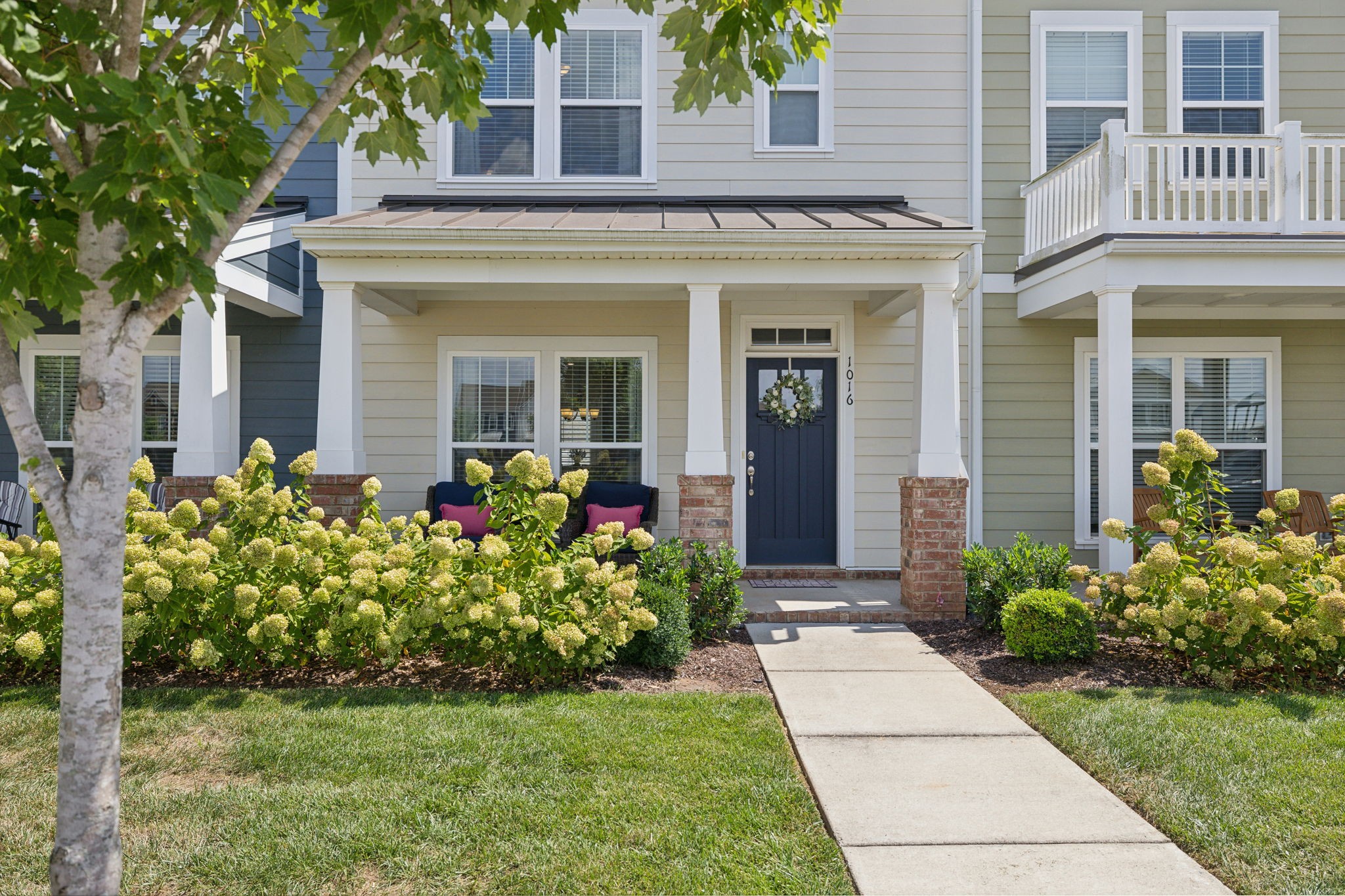 Photo 2 of 25 of 1016 Carraway Ln townhome