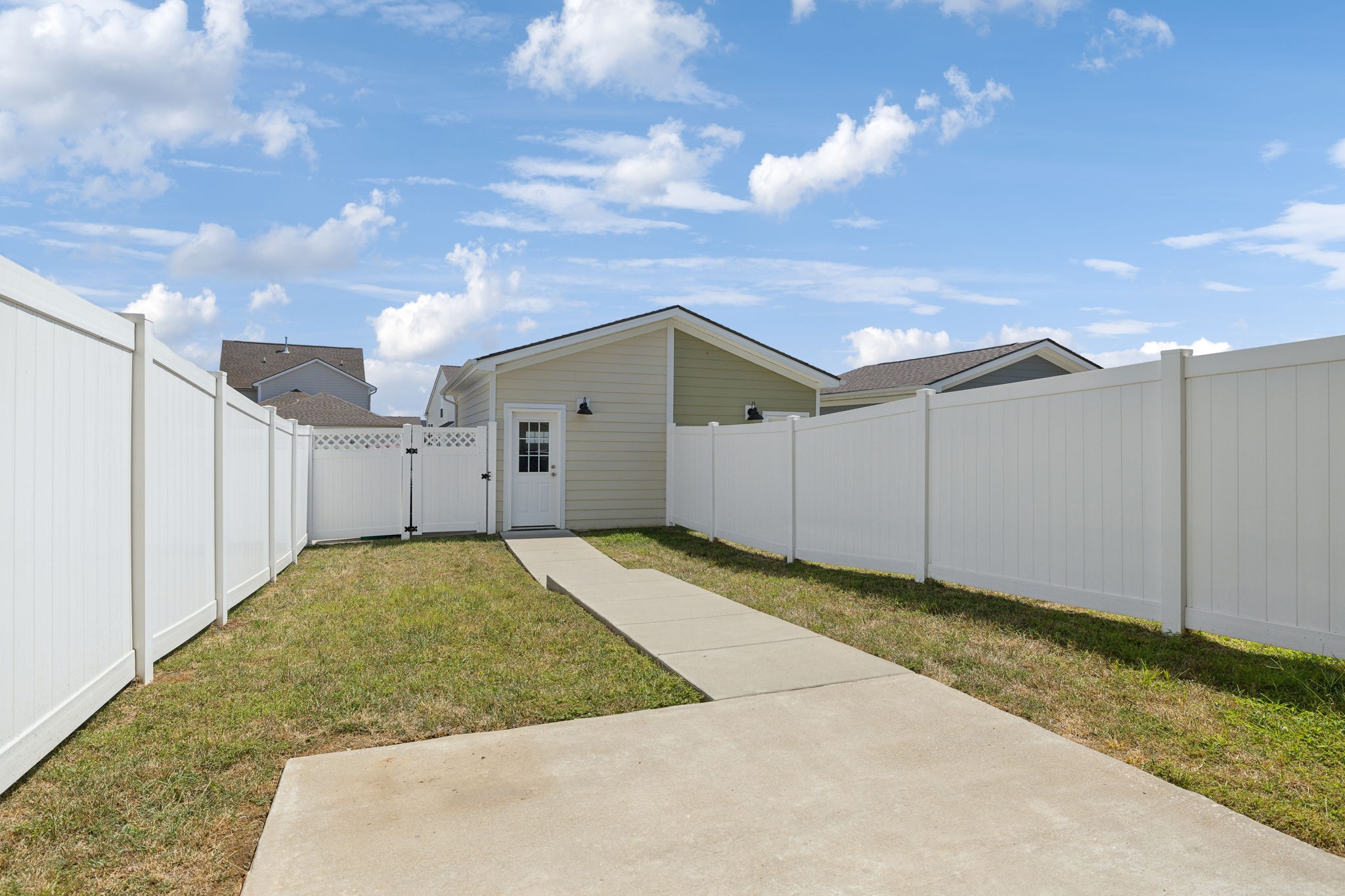 Photo 21 of 25 of 1016 Carraway Ln townhome