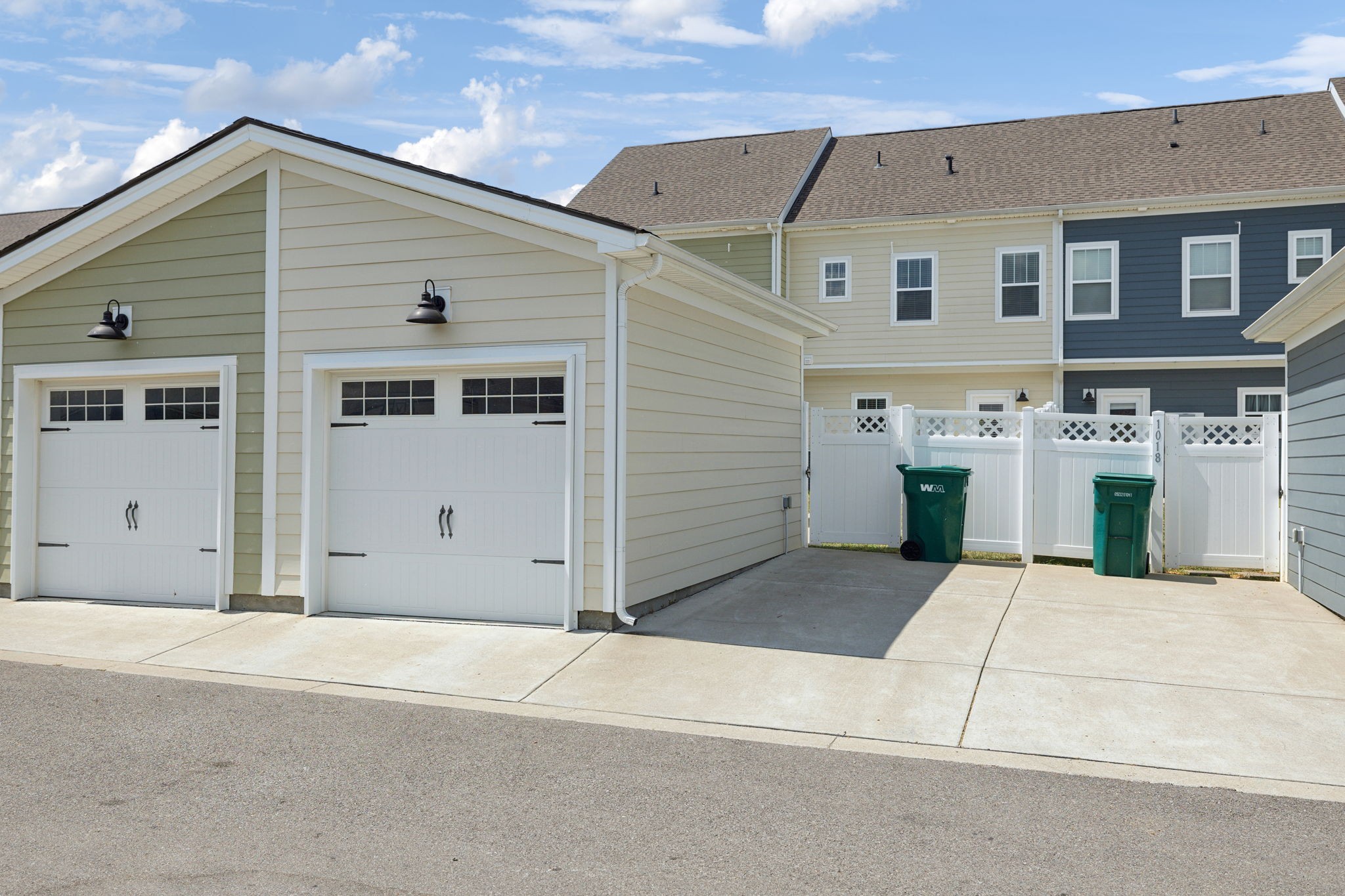 Photo 23 of 25 of 1016 Carraway Ln townhome