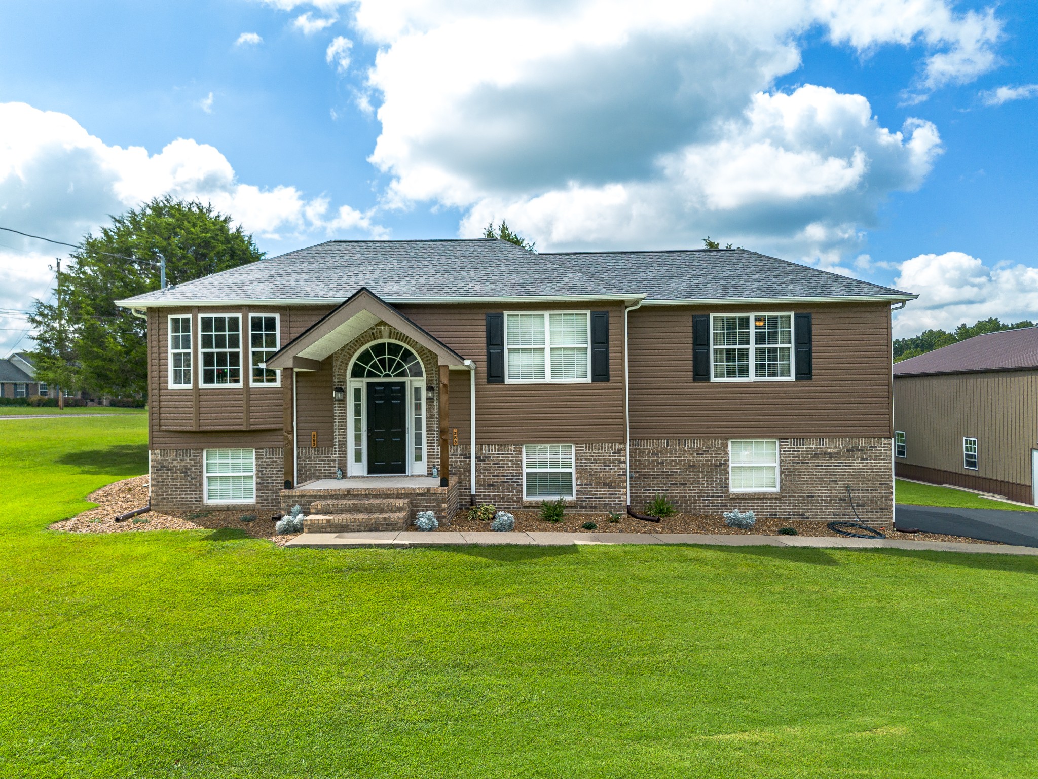 Photo 8 of 53 of 283 Red Oak Trl house