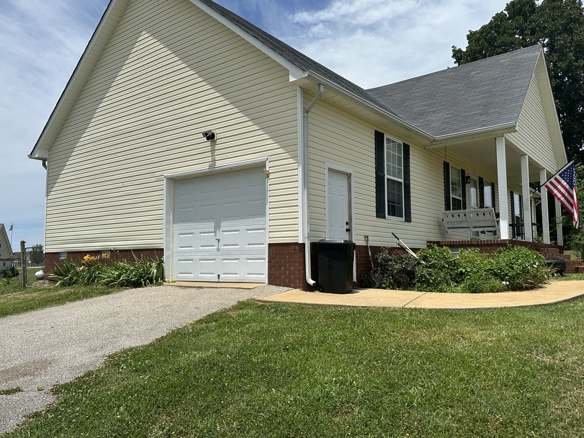 Photo 5 of 41 of 1318 Dugout Rd house