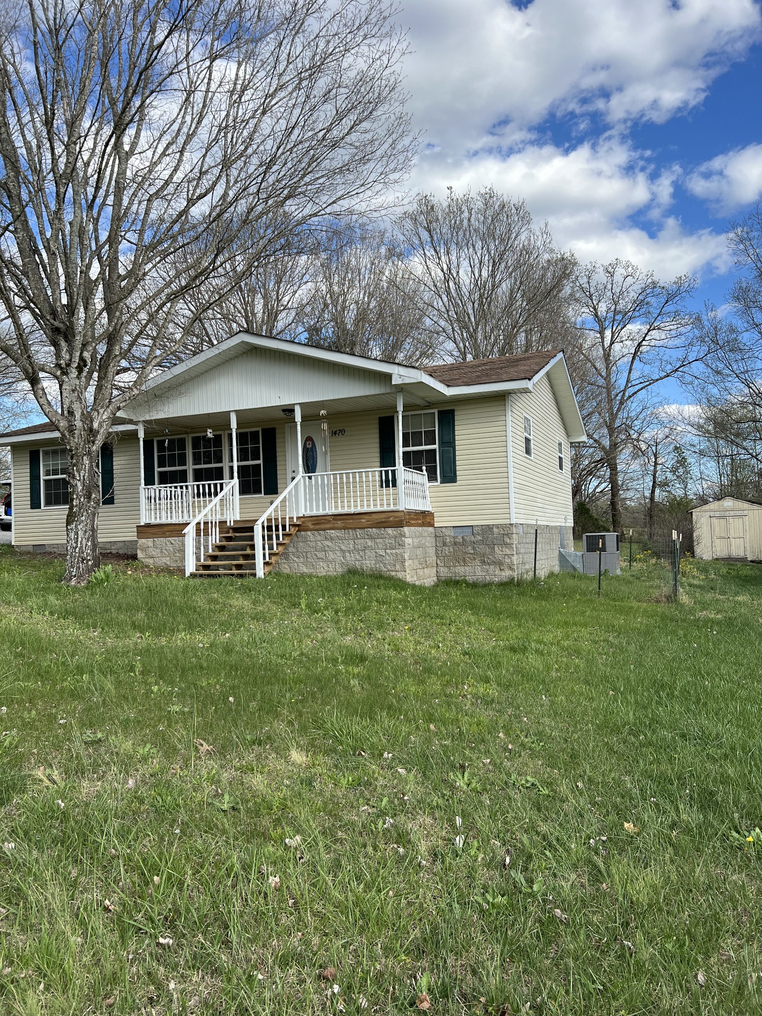 Photo 2 of 15 of 1470 Turnpike Rd house