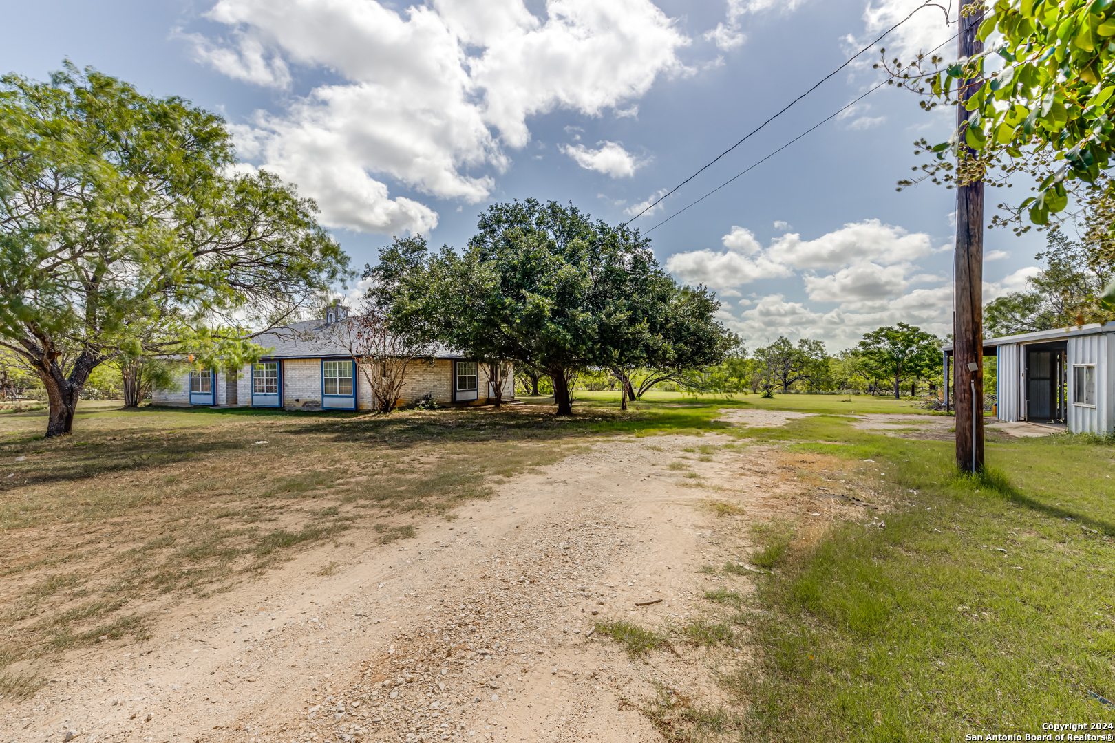 Photo 2 of 42 of 4898 Mount Olive house