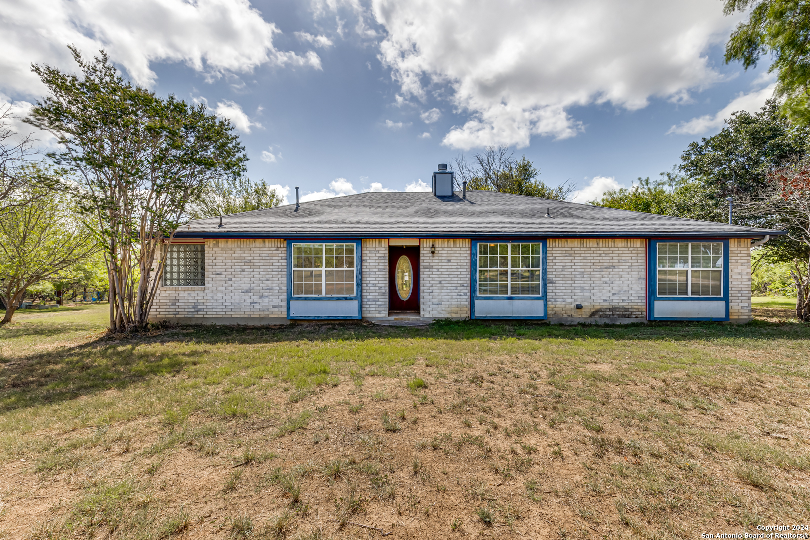 Photo 3 of 42 of 4898 Mount Olive house