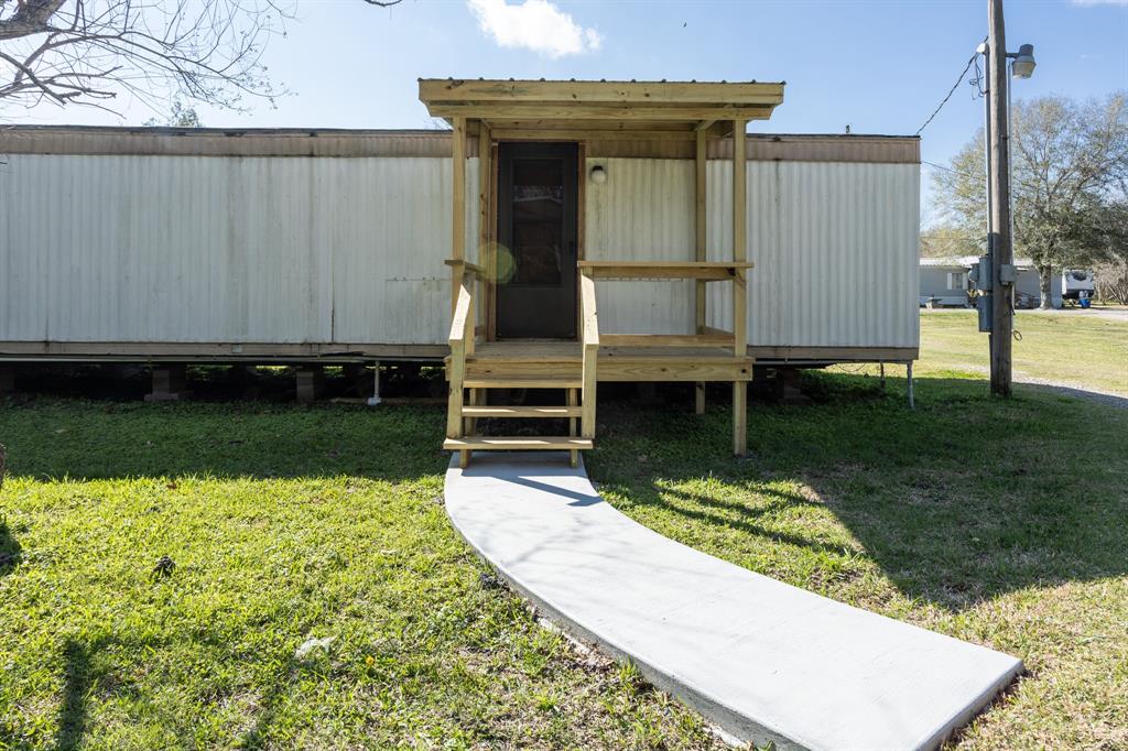 Photo 9 of 20 of 10643 County Road 583 mobile home