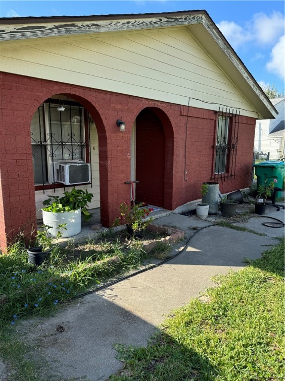 Photo 2 of 26 of 151 N 13th Street house