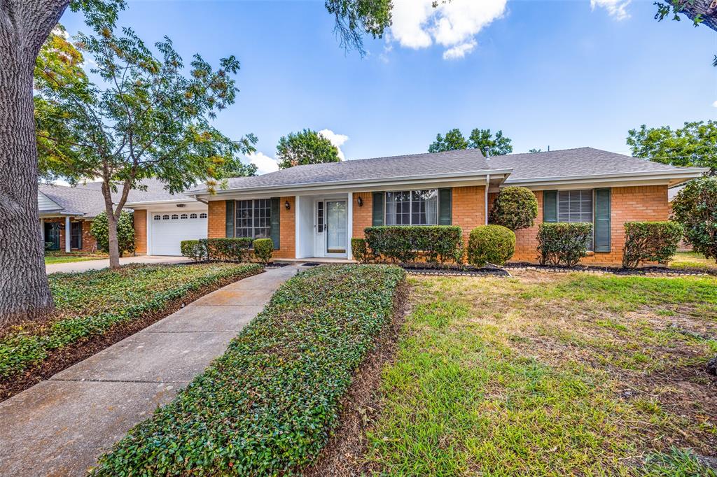 Photo 1 of 25 of 1811 Lakemont Drive house