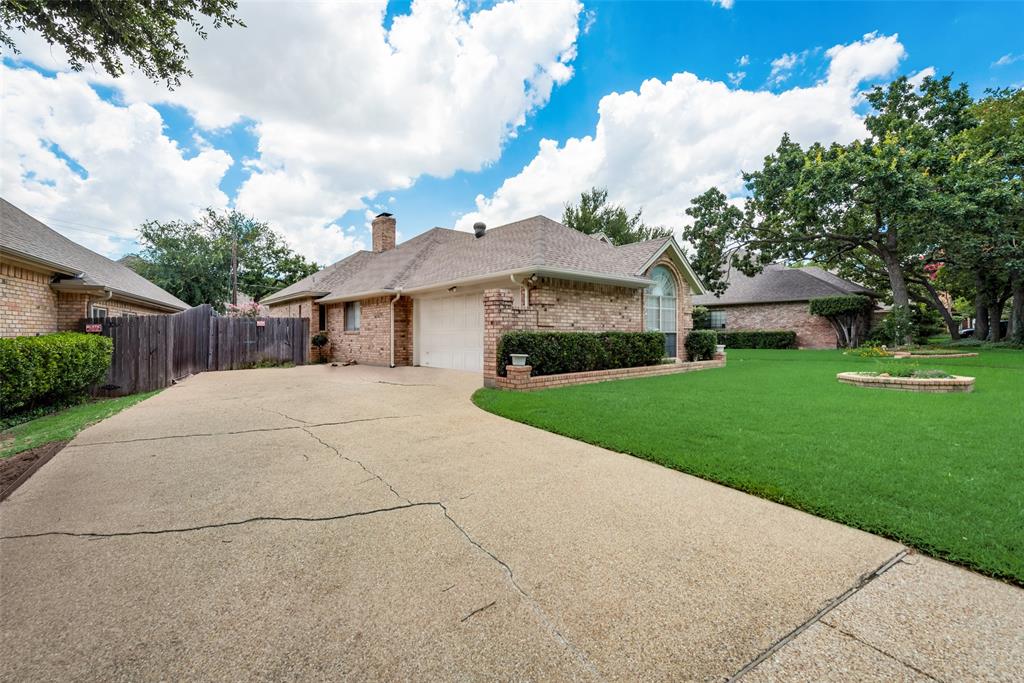 Photo 2 of 34 of 2421 Cross Timbers Trail house