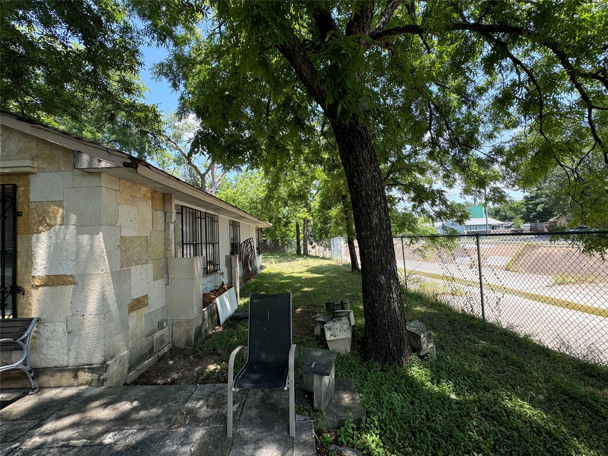 Photo 5 of 20 of 1162 Brookswood Ave house