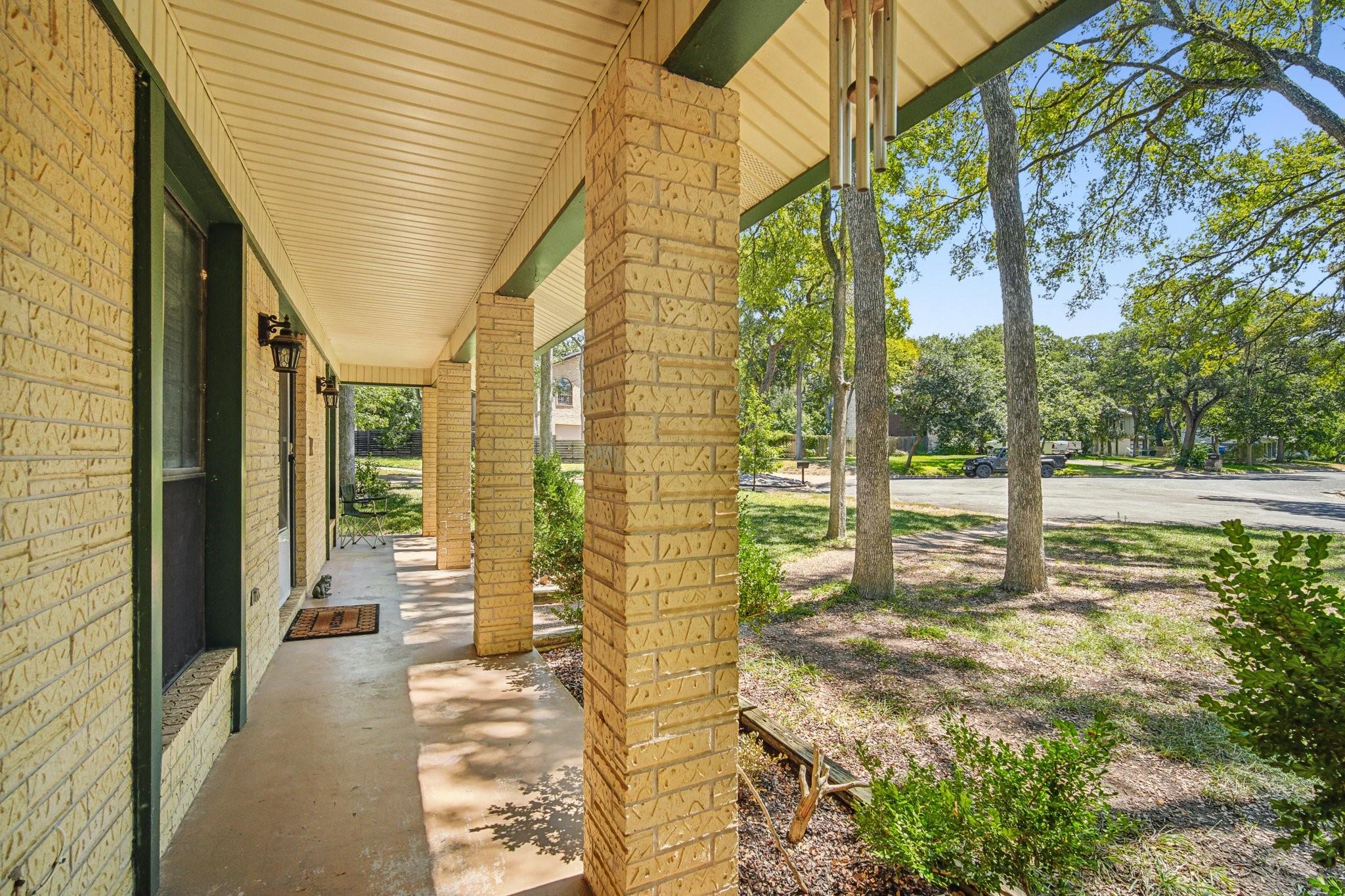 Photo 4 of 22 of 2503 CASTLEDALE DR house