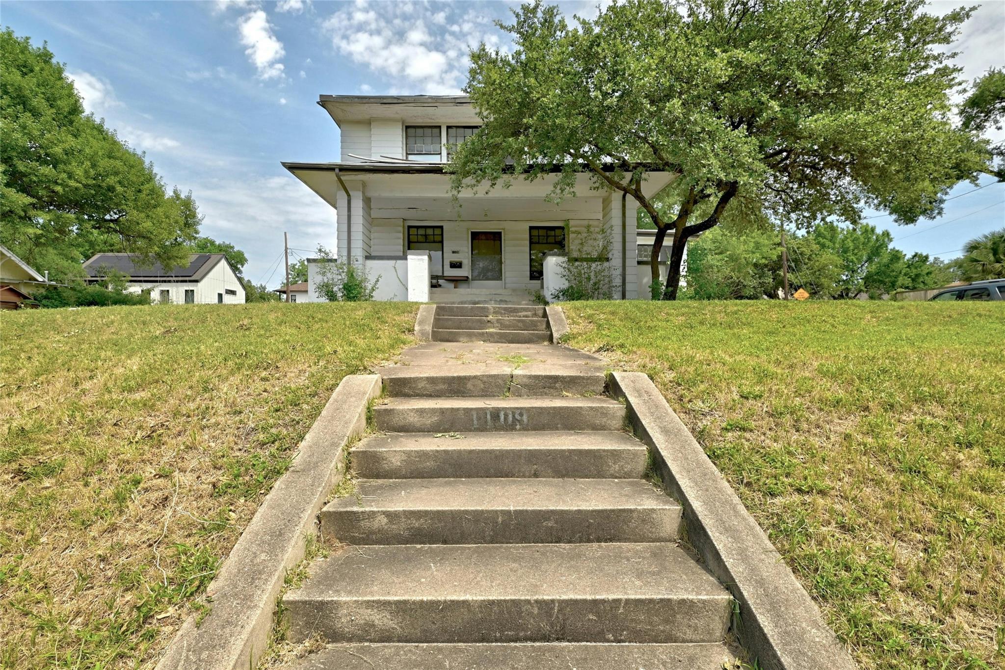 Photo 1 of 18 of 1109 Travis Heights BLVD house