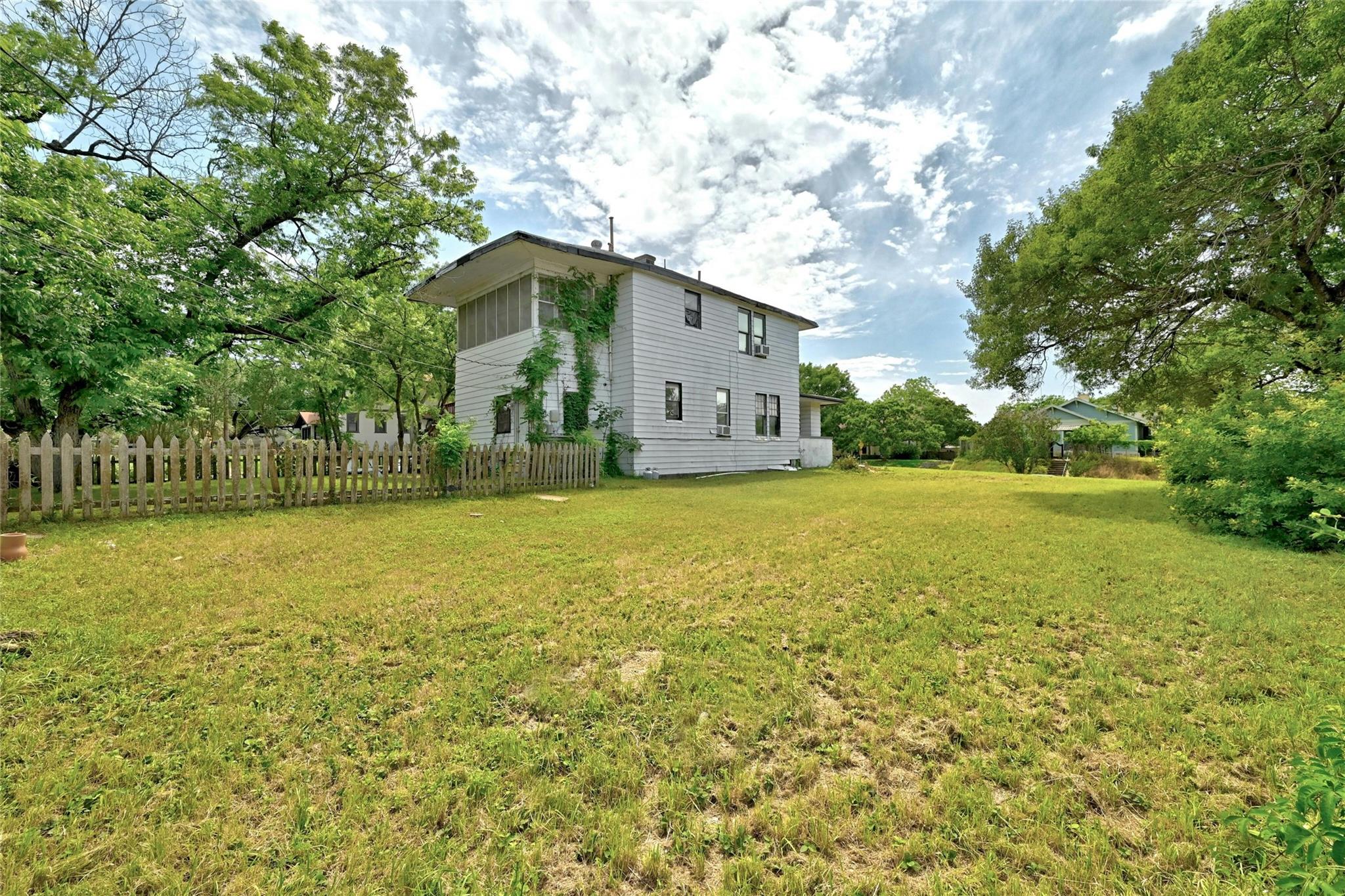 Photo 8 of 18 of 1109 Travis Heights BLVD house