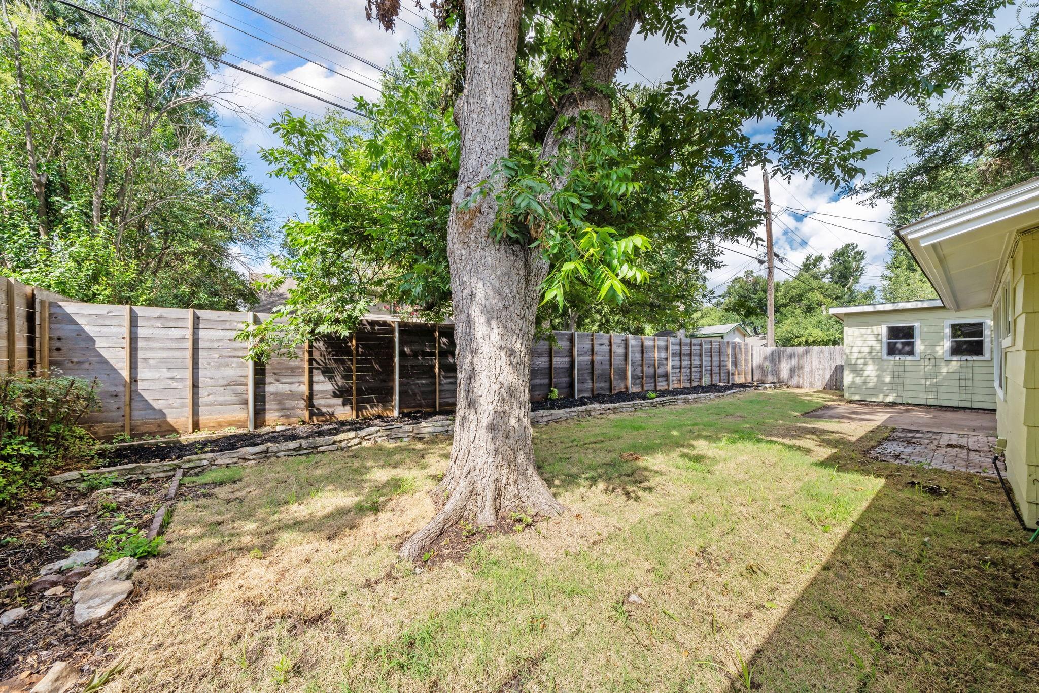 Photo 3 of 35 of 1809 Saint Albans BLVD house