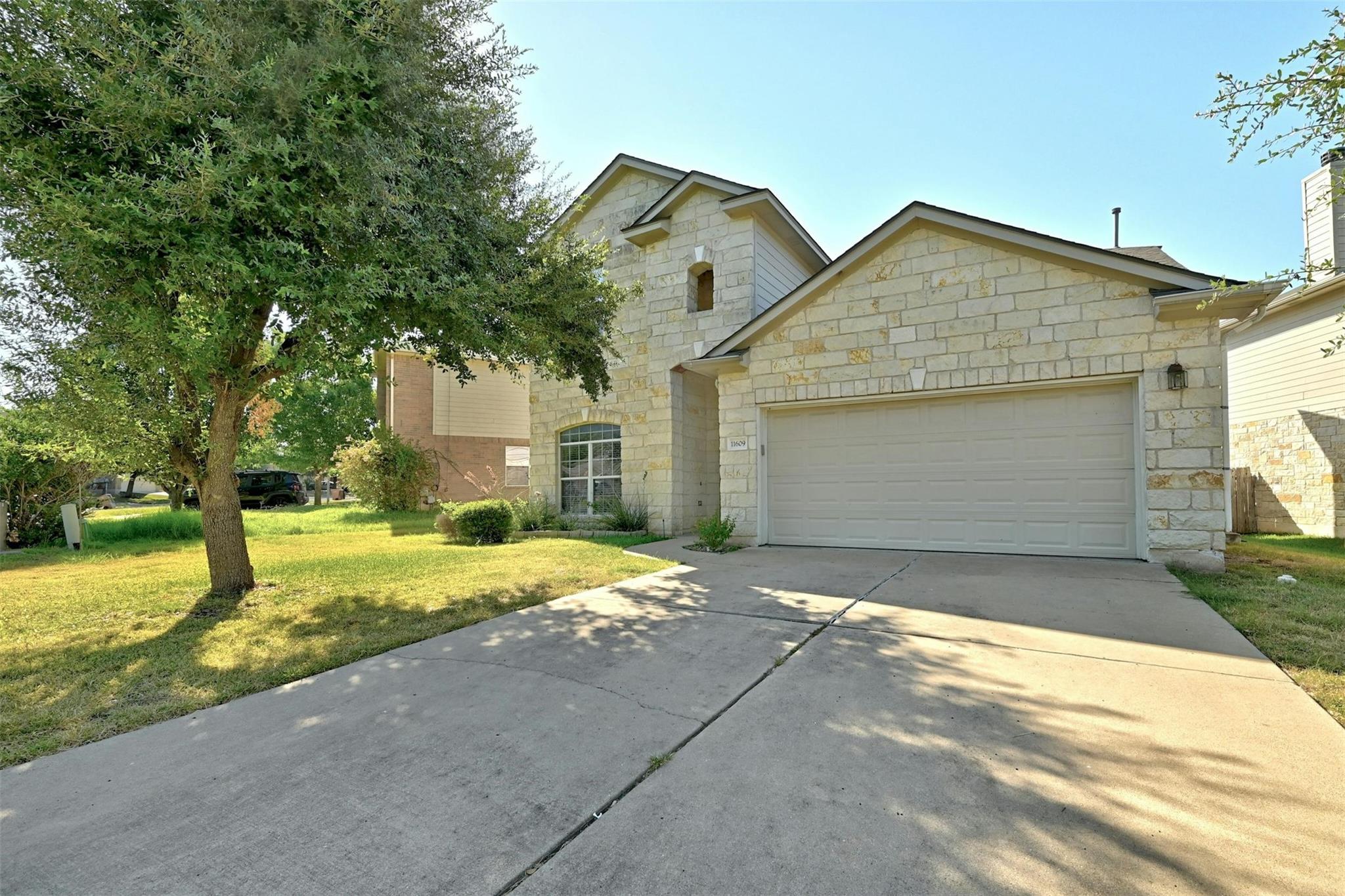 Photo 4 of 32 of 11609 Timber Heights DR house