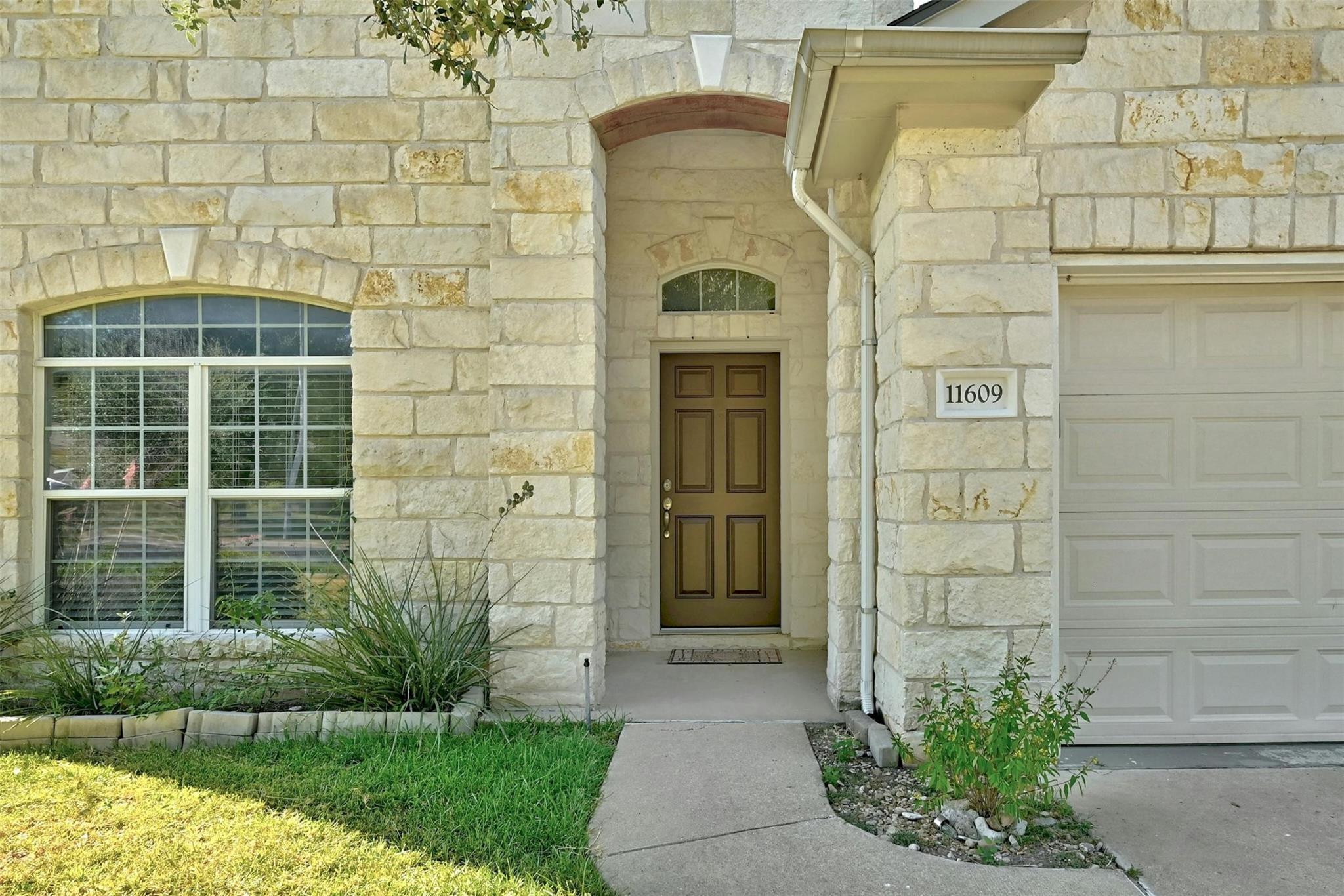 Photo 5 of 32 of 11609 Timber Heights DR house