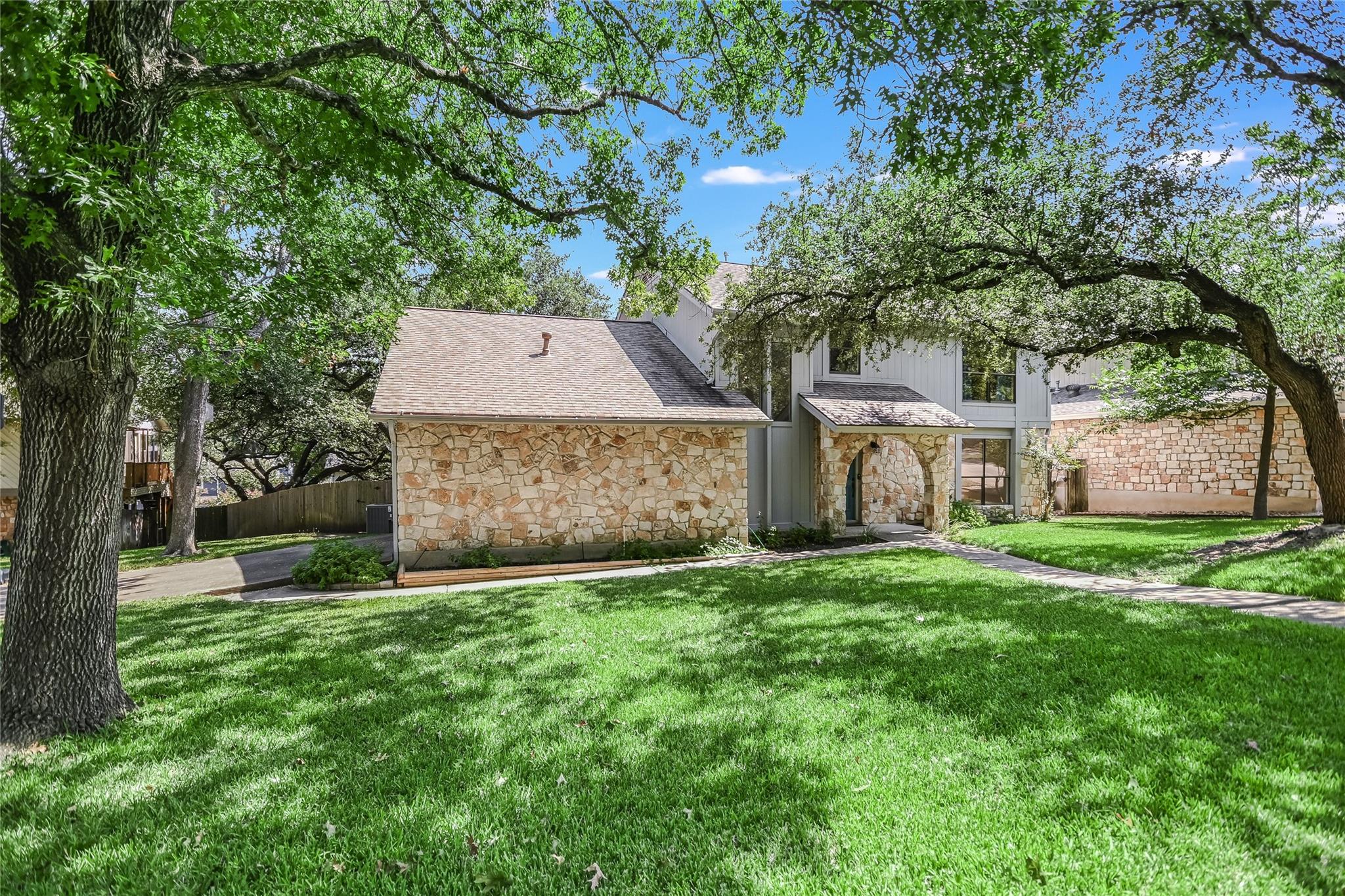 Photo 5 of 26 of 11307 Deadoak LN house