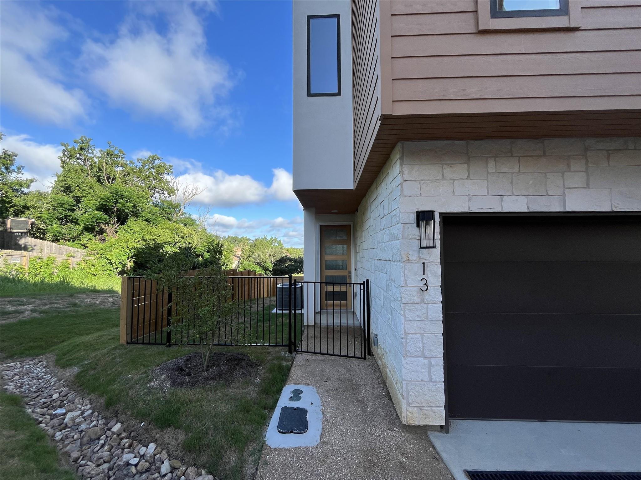 Photo 9 of 20 of 6821 Wolfcreek PASS 13 townhome